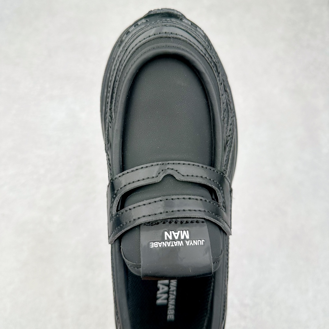 图片[4]-JUNYA WATANABE x New Balance NB 1906R 新百伦联名款舒适百搭防滑低帮生活休闲鞋乐福鞋 Junya Watanabe 和 New Balance 再次联手，推出了全新的合作款——1906 Loafer。这款跨越运动鞋与皮鞋界限的设计。设计将 New Balance 1906R 的技术与经典皮革便鞋的风格完美融合。厚实的鞋底与精致的漆皮鞋面，不仅保留了运动鞋的舒适感，还能轻松驾驭休闲与正式造型。一位国外鞋友对此鞋的评价颇具趣味：“这是开完重要会议后，立马开始 5K 长跑的理想鞋款。”-选品中心