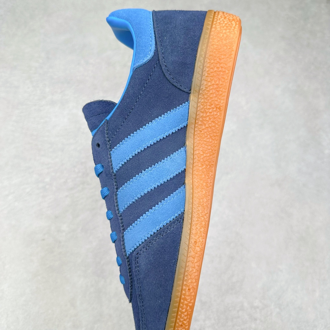 图片[7]-AD Originals Handball SPZL 手球运动员系列百搭休闲运动板鞋 IG1978 这款来自阿迪达斯的这款HANDBALL SPZL前身是一双手球运动鞋，这一次拿来复刻，所以鞋面的主要色彩选用了黑色， 鞋面外侧除了Spezial字母之外还有三叶草标志。Handball SPZL作为复古手球训练鞋与作为室内足球鞋的Samba有着异曲同工之处，但是质感更为出众的鞋身以及丰富的配色选择比起Samba来讲可以说是更胜一筹了！尺码：36 36⅔ 37⅓ 38 38⅔ 39⅓ 40 40⅔ 41⅓ 42 42⅔ 43⅓ 44 45-选品中心