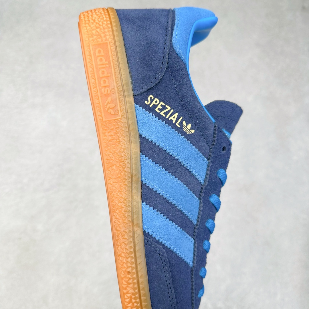 图片[6]-AD Originals Handball SPZL 手球运动员系列百搭休闲运动板鞋 IG1978 这款来自阿迪达斯的这款HANDBALL SPZL前身是一双手球运动鞋，这一次拿来复刻，所以鞋面的主要色彩选用了黑色， 鞋面外侧除了Spezial字母之外还有三叶草标志。Handball SPZL作为复古手球训练鞋与作为室内足球鞋的Samba有着异曲同工之处，但是质感更为出众的鞋身以及丰富的配色选择比起Samba来讲可以说是更胜一筹了！尺码：36 36⅔ 37⅓ 38 38⅔ 39⅓ 40 40⅔ 41⅓ 42 42⅔ 43⅓ 44 45-选品中心