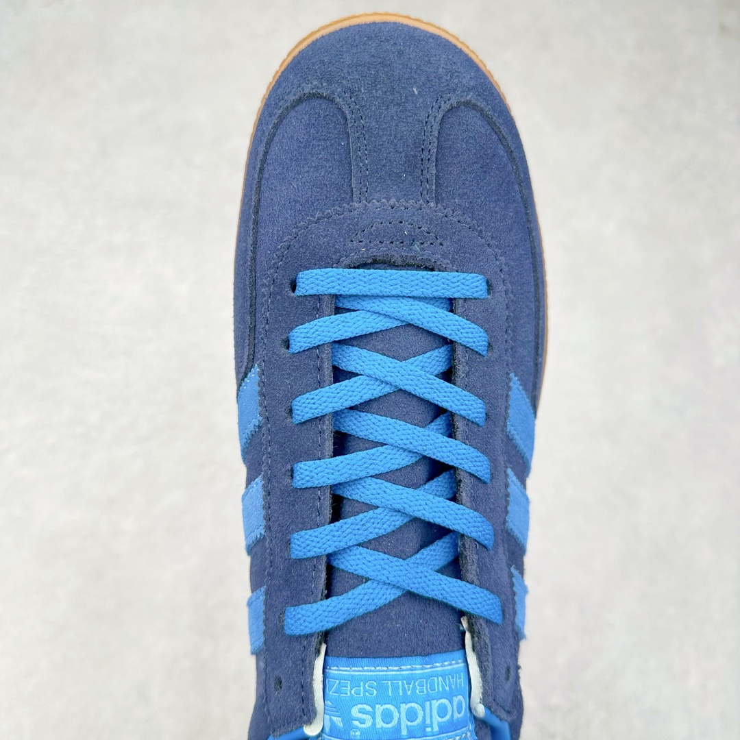 图片[4]-AD Originals Handball SPZL 手球运动员系列百搭休闲运动板鞋 IG1978 这款来自阿迪达斯的这款HANDBALL SPZL前身是一双手球运动鞋，这一次拿来复刻，所以鞋面的主要色彩选用了黑色， 鞋面外侧除了Spezial字母之外还有三叶草标志。Handball SPZL作为复古手球训练鞋与作为室内足球鞋的Samba有着异曲同工之处，但是质感更为出众的鞋身以及丰富的配色选择比起Samba来讲可以说是更胜一筹了！尺码：36 36⅔ 37⅓ 38 38⅔ 39⅓ 40 40⅔ 41⅓ 42 42⅔ 43⅓ 44 45-选品中心