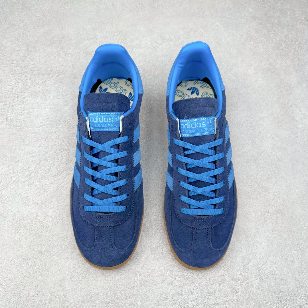 图片[2]-AD Originals Handball SPZL 手球运动员系列百搭休闲运动板鞋 IG1978 这款来自阿迪达斯的这款HANDBALL SPZL前身是一双手球运动鞋，这一次拿来复刻，所以鞋面的主要色彩选用了黑色， 鞋面外侧除了Spezial字母之外还有三叶草标志。Handball SPZL作为复古手球训练鞋与作为室内足球鞋的Samba有着异曲同工之处，但是质感更为出众的鞋身以及丰富的配色选择比起Samba来讲可以说是更胜一筹了！尺码：36 36⅔ 37⅓ 38 38⅔ 39⅓ 40 40⅔ 41⅓ 42 42⅔ 43⅓ 44 45-选品中心