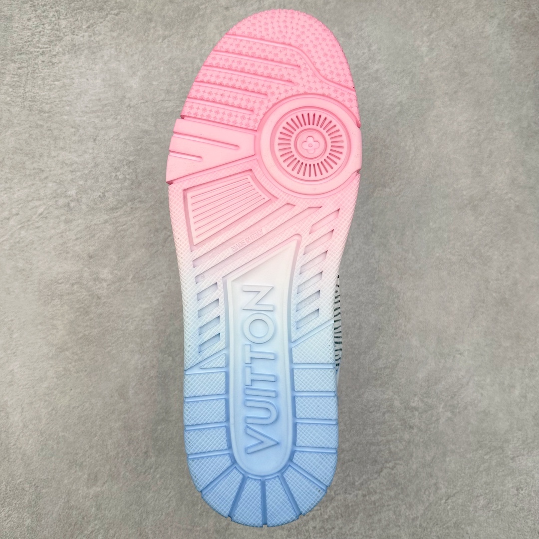 图片[9]-＃K纯原 Louis Vuitton Trainer lv时装走秀运动鞋 龙年限定配色 市场所有版本中综合最强的货品 GD实力大厂出品 全网最全配色更新最快 最成熟的做工稳定的品控 完美鞋型超高的清洁度 零毛边线头瑕疵 全套原楦原纸版原鞋开模 全网最具灵魂的版型 正确原装黄色鞋盒 正确中底印花 鞋面印花3D高频深度立体 全鞋电脑针车 紧密相连 针距密度一致 环保乳胶注塑鞋垫 厚度脚感还原原版 皮面裁剪部位 统一油边封口工艺 原装橡胶大底含胶量大底组合零偏差 专柜全套包装 防尘袋 说明书 质保卡 男女鞋 尺码：35 36 37 38 39 40 41 42 43 44 45-选品中心