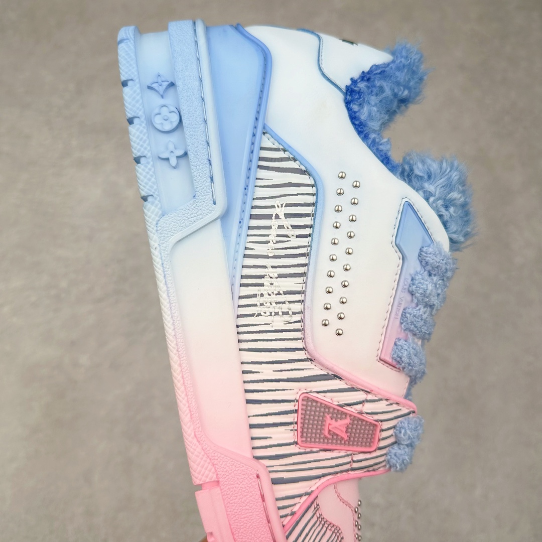 图片[6]-＃K纯原 Louis Vuitton Trainer lv时装走秀运动鞋 龙年限定配色 市场所有版本中综合最强的货品 GD实力大厂出品 全网最全配色更新最快 最成熟的做工稳定的品控 完美鞋型超高的清洁度 零毛边线头瑕疵 全套原楦原纸版原鞋开模 全网最具灵魂的版型 正确原装黄色鞋盒 正确中底印花 鞋面印花3D高频深度立体 全鞋电脑针车 紧密相连 针距密度一致 环保乳胶注塑鞋垫 厚度脚感还原原版 皮面裁剪部位 统一油边封口工艺 原装橡胶大底含胶量大底组合零偏差 专柜全套包装 防尘袋 说明书 质保卡 男女鞋 尺码：35 36 37 38 39 40 41 42 43 44 45-选品中心