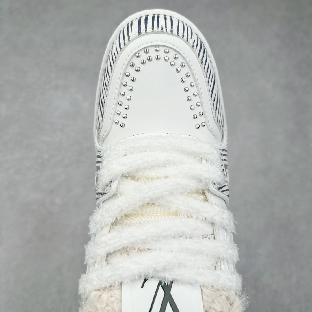 图片[4]-＃K纯原 Louis Vuitton Trainer lv时装走秀运动鞋 龙年限定配色 市场所有版本中综合最强的货品 GD实力大厂出品 全网最全配色更新最快 最成熟的做工稳定的品控 完美鞋型超高的清洁度 零毛边线头瑕疵 全套原楦原纸版原鞋开模 全网最具灵魂的版型 正确原装黄色鞋盒 正确中底印花 鞋面印花3D高频深度立体 全鞋电脑针车 紧密相连 针距密度一致 环保乳胶注塑鞋垫 厚度脚感还原原版 皮面裁剪部位 统一油边封口工艺 原装橡胶大底含胶量大底组合零偏差 专柜全套包装 防尘袋 说明书 质保卡 男女鞋 尺码：35 36 37 38 39 40 41 42 43 44 45-选品中心