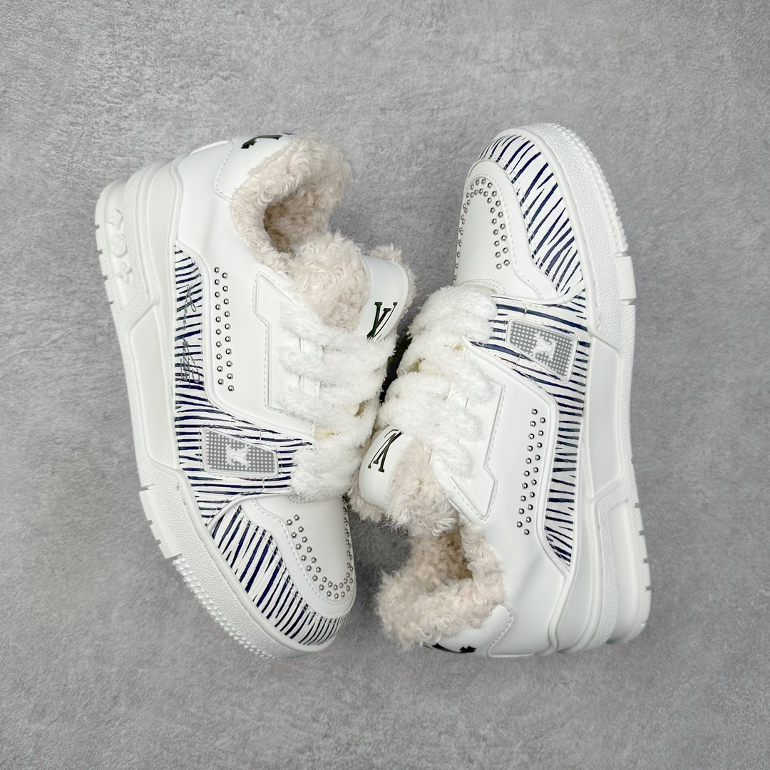 图片[3]-＃K纯原 Louis Vuitton Trainer lv时装走秀运动鞋 龙年限定配色 市场所有版本中综合最强的货品 GD实力大厂出品 全网最全配色更新最快 最成熟的做工稳定的品控 完美鞋型超高的清洁度 零毛边线头瑕疵 全套原楦原纸版原鞋开模 全网最具灵魂的版型 正确原装黄色鞋盒 正确中底印花 鞋面印花3D高频深度立体 全鞋电脑针车 紧密相连 针距密度一致 环保乳胶注塑鞋垫 厚度脚感还原原版 皮面裁剪部位 统一油边封口工艺 原装橡胶大底含胶量大底组合零偏差 专柜全套包装 防尘袋 说明书 质保卡 男女鞋 尺码：35 36 37 38 39 40 41 42 43 44 45-选品中心