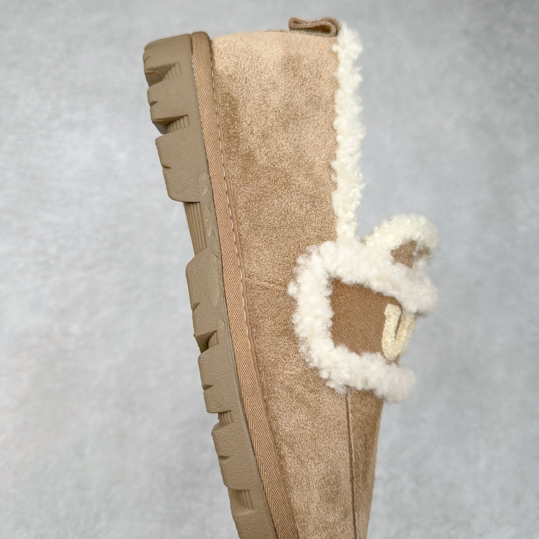 图片[6]-UGG Premium Chloe Fluffy Slippers 系列低帮时尚百搭舒适保暖休闲渔夫便鞋#升级原楦原纸版开发版型#采用TPU模压定型固色翻毛皮与羊毛厚绒鞋面材质#内嵌人造卷曲羊毛毛绒里衬和鞋垫,保暖锁热#选用17毫米UGGPURE™ 植入式羊毛里衬与可拆卸的UGGPURE™ 植入式羊毛鞋垫#Treadlite轻翼科技外底-优质的防滑,耐磨性,和良好的弹性 尺码：35-40-选品中心