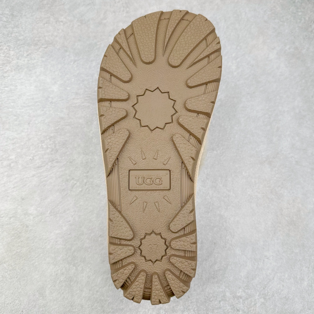 图片[9]-UGG Premium Chloe Fluffy Slippers 系列低帮时尚百搭舒适保暖休闲渔夫便鞋#升级原楦原纸版开发版型#采用TPU模压定型固色翻毛皮与羊毛厚绒鞋面材质#内嵌人造卷曲羊毛毛绒里衬和鞋垫,保暖锁热#选用17毫米UGGPURE™ 植入式羊毛里衬与可拆卸的UGGPURE™ 植入式羊毛鞋垫#Treadlite轻翼科技外底-优质的防滑,耐磨性,和良好的弹性 尺码：35-40-选品中心