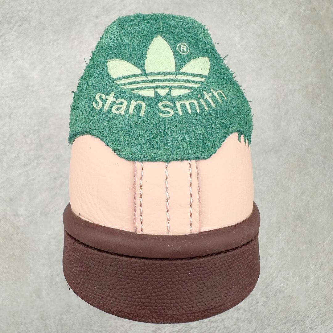 图片[8]-Brain Dead x AD originals STAN SMITH 史密斯时尚舒适耐磨低帮板鞋 男女同款 脑死亡联名粉绿 IH3434 此番依旧以阿迪经典的网球鞋型Stan Smith为蓝本，向传奇温布尔登冠军致敬。Brain Dead主理人Kyle Ng再次开晒，率先亮相的是一双纯白皮革搭配橡胶外底配色，鞋舌处印有灰色的\\\”adidas Stan Smith\\\”以及\\\”Brain Dead\\\”脑死亡经典头像，鞋带孔则以蓝色呈现，颜值不低。另一双浅粉色版本实物完整曝光，整体以粉色搭配深棕色大底，鞋带处抓毛做旧的设计辨识度拉满，后跟采用绿色翻毛材质打造。尺码：36 36.5 37.5 38 38.5 39 40 40.5 41 42 42.5 43 44 44.5 45-选品中心