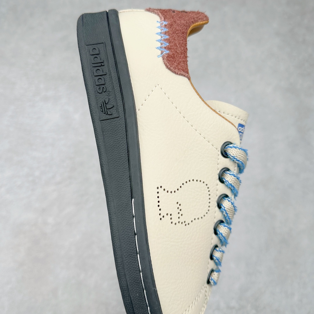 图片[6]-Brain Dead x AD originals STAN SMITH 史密斯时尚舒适耐磨低帮板鞋 男女同款 脑死亡联名米粽 IH3432 此番依旧以阿迪经典的网球鞋型Stan Smith为蓝本，向传奇温布尔登冠军致敬。Brain Dead主理人Kyle Ng再次开晒，率先亮相的是一双纯白皮革搭配橡胶外底配色，鞋舌处印有灰色的\\\”adidas Stan Smith\\\”以及\\\”Brain Dead\\\”脑死亡经典头像，鞋带孔则以蓝色呈现，颜值不低。另一双浅粉色版本实物完整曝光，整体以粉色搭配深棕色大底，鞋带处抓毛做旧的设计辨识度拉满，后跟采用绿色翻毛材质打造。尺码：36 36.5 37.5 38 38.5 39 40 40.5 41 42 42.5 43 44 44.5 45-选品中心