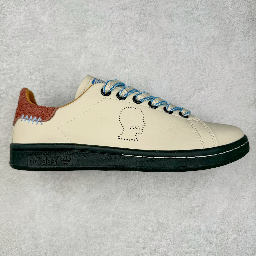 Brain Dead x AD originals STAN SMITH 史密斯时尚舒适耐磨低帮板鞋 男女同款 脑死亡联名米粽 IH3432 此番依旧以阿迪经典的网球鞋型Stan Smith为蓝本，向传奇温布尔登冠军致敬。Brain Dead主理人Kyle Ng再次开晒，率先亮相的是一双纯白皮革搭配橡胶外底配色，鞋舌处印有灰色的\\\”adidas Stan Smith\\\”以及\\\”Brain Dead\\\”脑死亡经典头像，鞋带孔则以蓝色呈现，颜值不低。另一双浅粉色版本实物完整曝光，整体以粉色搭配深棕色大底，鞋带处抓毛做旧的设计辨识度拉满，后跟采用绿色翻毛材质打造。尺码：36 36.5 37.5 38 38.5 39 40 40.5 41 42 42.5 43 44 44.5 45-选品中心