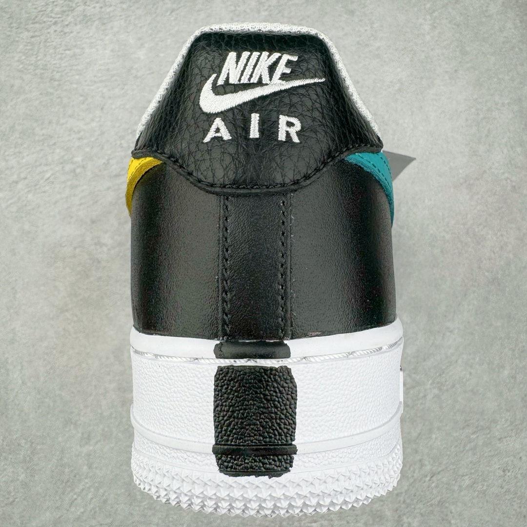 图片[8]-＃S2纯原 PEACEMINUSONE x NK Air Force 1 \\\”Para-Noise 3.0\\\” 权志龙联名空军一号低帮 货号：AQ3692-004 与 2.0 的白色相比，3.0 版本回归了初代的黑色鞋面设计。并且在侧身 Swoosh 上，大胆注入了彩色设计，整体观感和初代的亲友限定版本有着几分相似。独特的内外、左右多巴胺色系的鸳鸯设定，释放满满的新鲜活力。整体依然黑色为主，使得日常穿搭的门槛依旧保持在较低的水平，搭配一条牛仔裤或者卫裤，都能轻松驾驭。而鞋款的标志性设计——涂鸦中底和 “刮刮乐” 鞋面依旧保留，使得这双鞋在日常的穿着过程中会产生不同的变化，同时也可以成为 DIY 的个性画板。尺码：36 36.5 37.5 38 38.5 39 40 40.5 41 42 42.5 43 44 44.5 45 46 47.5-选品中心