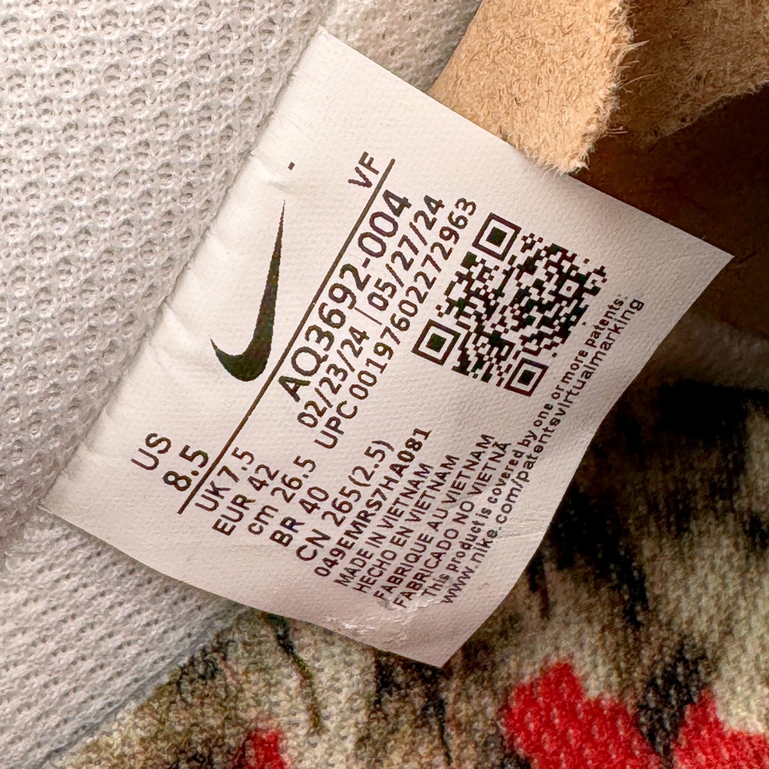 图片[12]-＃S2纯原 PEACEMINUSONE x NK Air Force 1 \\\”Para-Noise 3.0\\\” 权志龙联名空军一号低帮 货号：AQ3692-004 与 2.0 的白色相比，3.0 版本回归了初代的黑色鞋面设计。并且在侧身 Swoosh 上，大胆注入了彩色设计，整体观感和初代的亲友限定版本有着几分相似。独特的内外、左右多巴胺色系的鸳鸯设定，释放满满的新鲜活力。整体依然黑色为主，使得日常穿搭的门槛依旧保持在较低的水平，搭配一条牛仔裤或者卫裤，都能轻松驾驭。而鞋款的标志性设计——涂鸦中底和 “刮刮乐” 鞋面依旧保留，使得这双鞋在日常的穿着过程中会产生不同的变化，同时也可以成为 DIY 的个性画板。尺码：36 36.5 37.5 38 38.5 39 40 40.5 41 42 42.5 43 44 44.5 45 46 47.5-选品中心