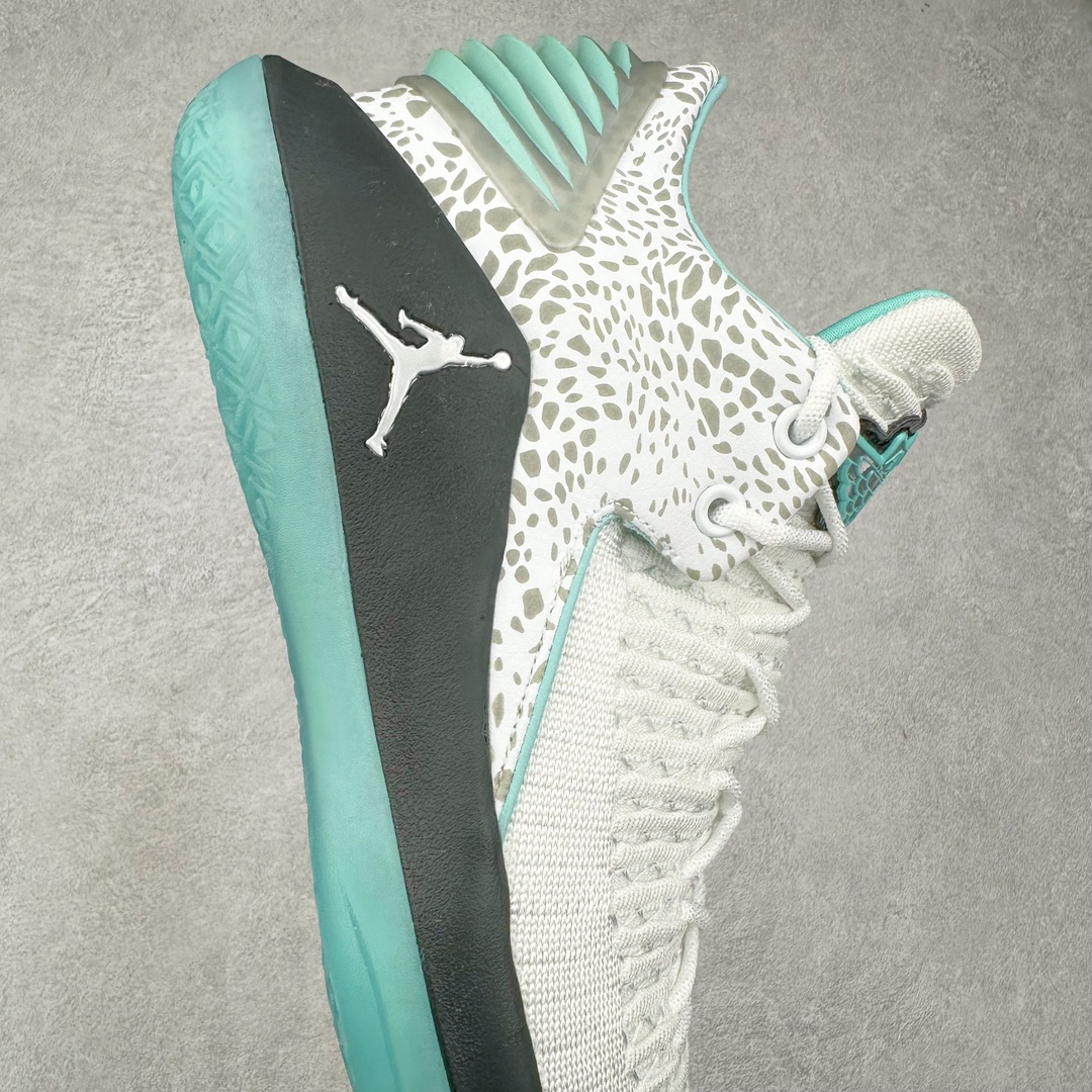 图片[6]-＃K版纯原 Air Jordan XXXII AJ32 Low PF 减震防滑低帮实战篮球鞋 郭艾伦白绿 AH3347-101 再次以经典白蓝配色向迈克尔的伟大精神致敬，结合 Zoom Air 缓震系统和 FlightSpeed 技术，为运动员带来柔和的缓冲以及迅速灵敏的响应。匠心搭配 Flyknit 鞋面，轻盈包覆双足，低帮版本，灵动极速的非凡体验。 尺码：39 40 40.5 41 42 42.5 43 44 44.5 45 46 47.5-选品中心