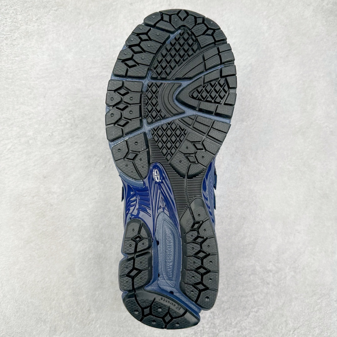 图片[9]-New Balance M1906R NB新百伦系列复古老爹风休闲运动慢跑鞋 采用轻质牛剖革拼接透气网眼衬垫织物鞋面材质 T-Beam大底提供足步弓支撑 保持步态稳定#后跟搭载外露缓震胶 鞋身整体以各种深浅不一的灰色覆盖 鞋头以淡蓝色调装饰，网眼衬垫通过不规律的色块实现做旧的美感 泛黄的鞋底更是进一步增添了复古气息 尺码：36 37 37.5 38 38.5 39.5 40 40.5 41.5 42 42.5 43 44 45-选品中心