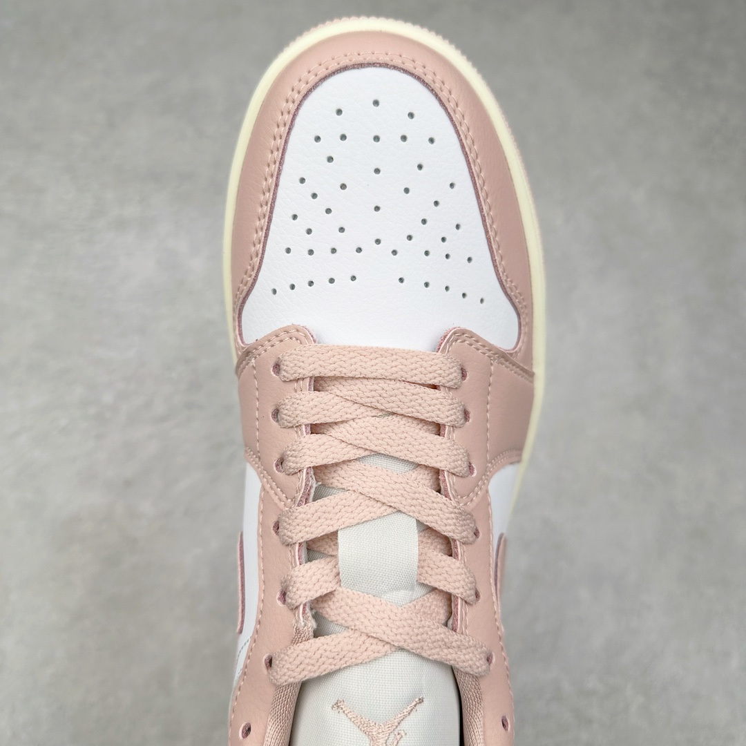 图片[4]-＃K版 Air Jordan AJ1 Low 低帮 白粉 DC0774-162 全新流水线出品 DT版本唯一平替选择 市场第二梯队最强版 全部原鞋开发 原楦原纸板开发 全鞋电脑针车 原厂内置全掌气垫 原盒内在原标 唯一Zp原版鞋带绑法 免检产品 全新2022版型 全头层皮料 完美零毛边处理 原厂配置全掌气垫 价格定位良心 几十个配色陆续出货 尺码：36 36.5 37.5 38 38.5 39 40 40.5 41 42 42.5 43 44 44.5 45 46 47.5-选品中心