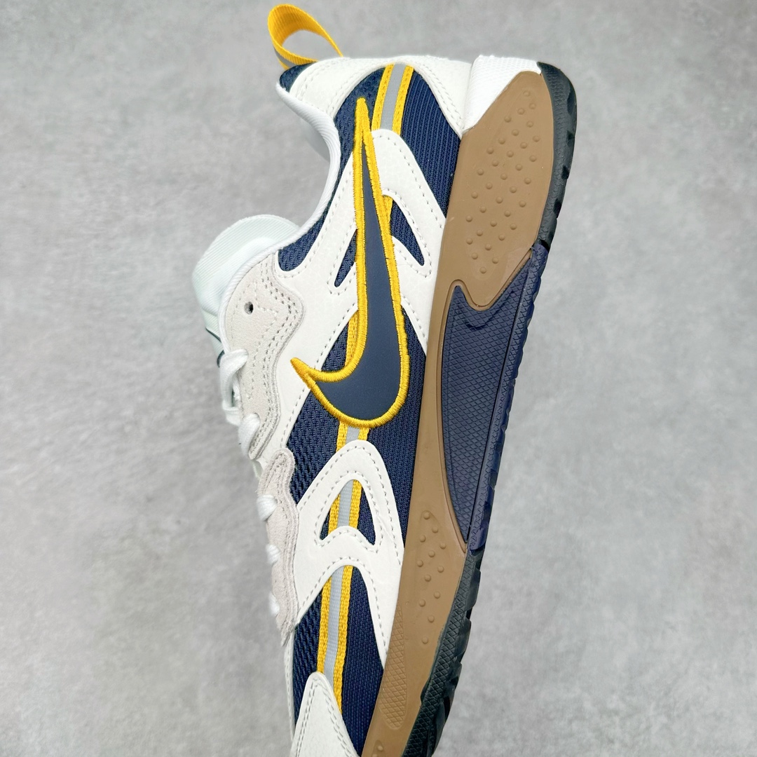 图片[7]-NIKE JAM 系列舒适时尚防滑耐磨低帮生活休闲鞋 FN0314-100 采用鞋面合成皮革与网眼布设计 以便于运动员在霹雳舞运动中的保护和耐穿 中底设计细节采用翻转SWOOSH设计 使得倒立动作时更显帅气 鞋子中的整体结构下降 有助于提供更好的缓震效果 设计语言来与NIKE 2000年跑跑鞋中汲取的材料组合以及设计语言 鞋子在线条处大量采用反光效果 尺码：36 36.5 37.5 38 38.5 39 40 40.5 41 42 42.5 43 44 44.5 45 46-选品中心