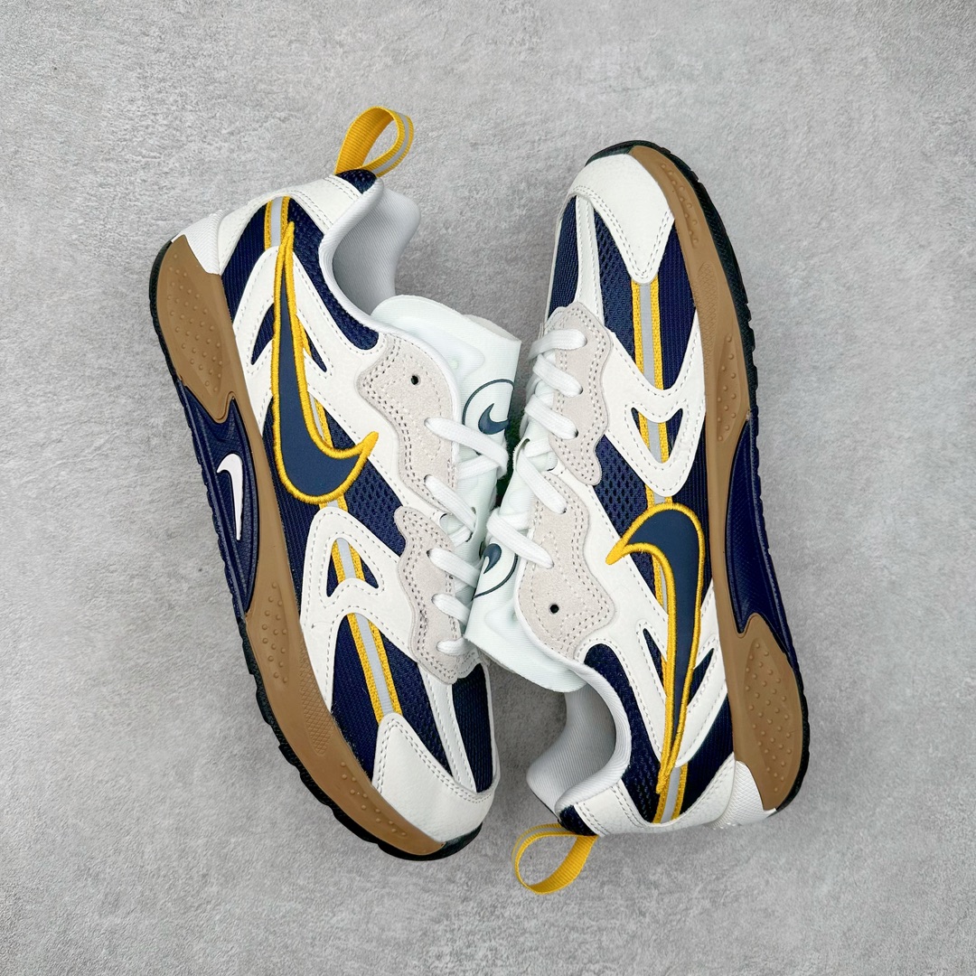 图片[3]-NIKE JAM 系列舒适时尚防滑耐磨低帮生活休闲鞋 FN0314-100 采用鞋面合成皮革与网眼布设计 以便于运动员在霹雳舞运动中的保护和耐穿 中底设计细节采用翻转SWOOSH设计 使得倒立动作时更显帅气 鞋子中的整体结构下降 有助于提供更好的缓震效果 设计语言来与NIKE 2000年跑跑鞋中汲取的材料组合以及设计语言 鞋子在线条处大量采用反光效果 尺码：36 36.5 37.5 38 38.5 39 40 40.5 41 42 42.5 43 44 44.5 45 46-选品中心