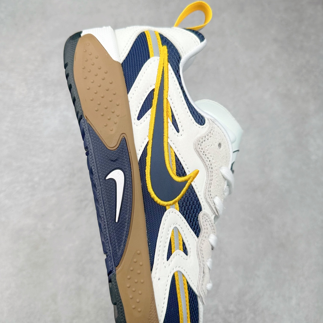 图片[6]-NIKE JAM 系列舒适时尚防滑耐磨低帮生活休闲鞋 FN0314-100 采用鞋面合成皮革与网眼布设计 以便于运动员在霹雳舞运动中的保护和耐穿 中底设计细节采用翻转SWOOSH设计 使得倒立动作时更显帅气 鞋子中的整体结构下降 有助于提供更好的缓震效果 设计语言来与NIKE 2000年跑跑鞋中汲取的材料组合以及设计语言 鞋子在线条处大量采用反光效果 尺码：36 36.5 37.5 38 38.5 39 40 40.5 41 42 42.5 43 44 44.5 45 46-选品中心