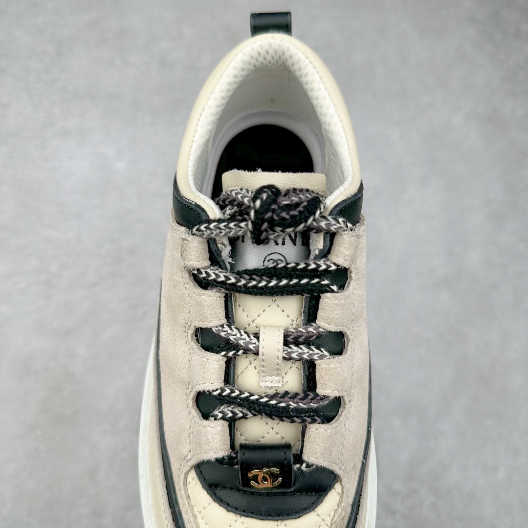 图片[5]-Chanel香奈儿 2025C 最新米兰走秀爆款 厚底老爹运动鞋 原版开发1-1复刻 官方同步 25款官方最新包装 花纹礼盒包装 小香早春度假新款 双C方圆头系带休闲鞋 潮鞋 此款绝对是小香这一季最火的存在 专柜根本就买不到系列 恨不得焊在脚上系列 好穿又个性 跟以往风格不同 没有大大的Logo 低调且高级感满满 轻英伦风的方头➕菱格的柔和 完美的融合在一起 有一种1️⃣➕1️⃣大于3的感觉 经典的撞色搭配 出彩且不突兀 搭配 短裙 短裤 牛仔 潮服 时尚感瞬间提升好几个档次 【采用牛皮拼接牛反绒 内里透气网面 原版开模𝐓𝐏𝐔大底 增高𝟒𝐂𝐌】 货号： G397922631 Sizc： 35 36 37 38 39 40-选品中心