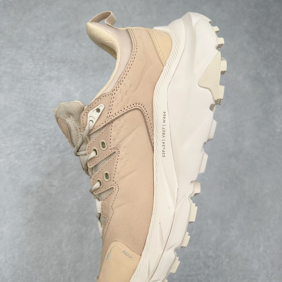 图片[7]-＃纯原 HOKA ONE ONE Tor Uitra Low 托亚潮流户外越野登山功能鞋 鞋款利用机能、户外、复古元素将都市型格与户外机能无缝结合 既能自由穿梭于城市的钢筋水泥之间 也能轻松演绎山系潮流搭配 全粒面皮革结合模压鞋口 提升持久耐穿度 直至鞋头的鞋带设计 舒适灵活的调节 搭配鞋头处HOKA ONE ONE飞翼纹饰 营造了个性十足的张扬气场 Tor Ultra 配备 Vibram® 鞋底与 EVA 和RMAT® 中底 给穿著者最佳的抓地力及舒适性 另外中底的金属摇杆可稳定脚部行程 当走过崎岖山路时依然让脚部得到平稳的感觉 而整对鞋以皮革和耐用尼龙布材打造 与坚固的鞋底相结合 可以牢固地支撑脚部和脚踝 另外外层搭载的Event技术 保持鞋履防水以及鞋内透气作用 尺码：36 36.5 37.5 38 38.5 39 40 40.5 41 42 42.5 43 44 44.5 45-选品中心