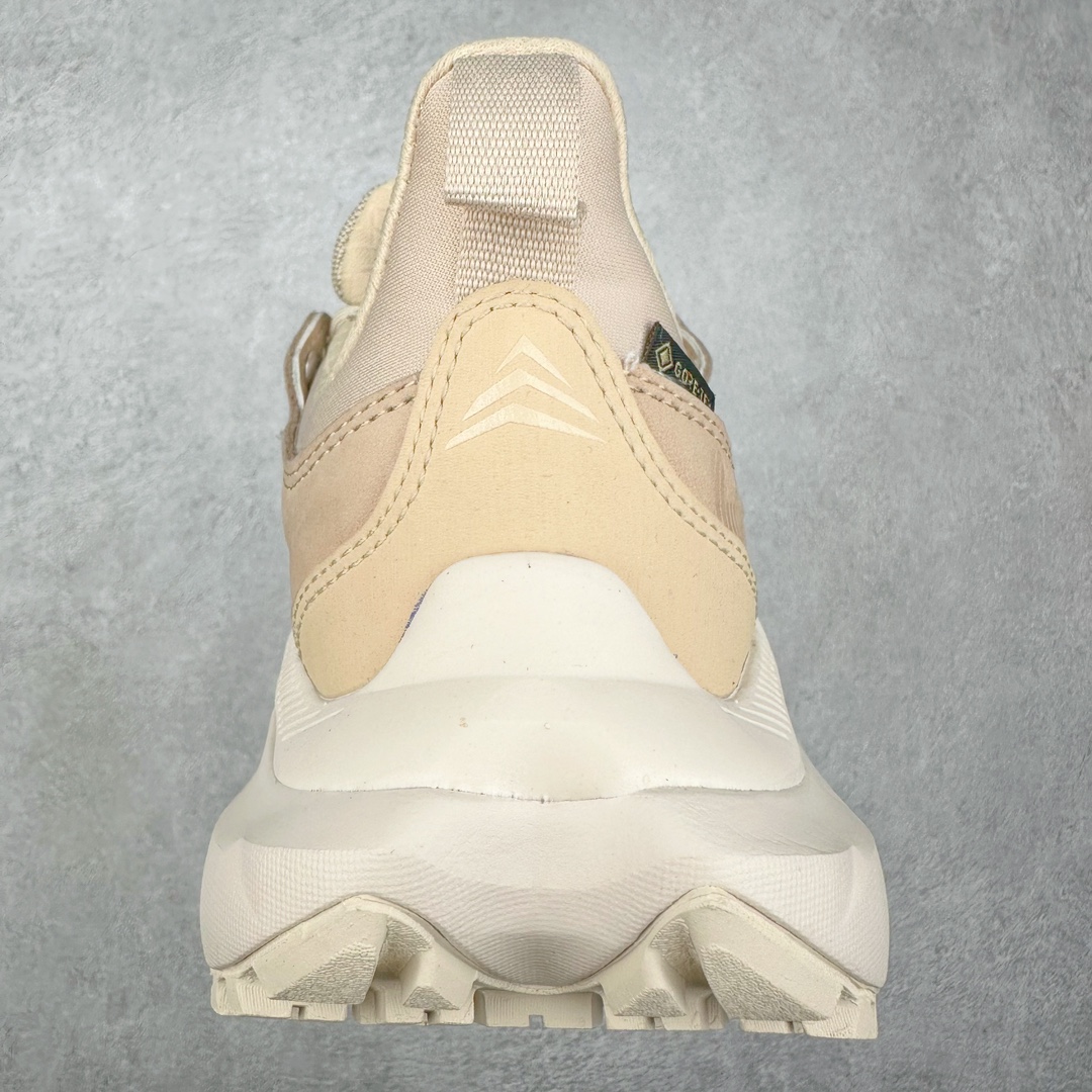 图片[8]-＃纯原 HOKA ONE ONE Tor Uitra Low 托亚潮流户外越野登山功能鞋 鞋款利用机能、户外、复古元素将都市型格与户外机能无缝结合 既能自由穿梭于城市的钢筋水泥之间 也能轻松演绎山系潮流搭配 全粒面皮革结合模压鞋口 提升持久耐穿度 直至鞋头的鞋带设计 舒适灵活的调节 搭配鞋头处HOKA ONE ONE飞翼纹饰 营造了个性十足的张扬气场 Tor Ultra 配备 Vibram® 鞋底与 EVA 和RMAT® 中底 给穿著者最佳的抓地力及舒适性 另外中底的金属摇杆可稳定脚部行程 当走过崎岖山路时依然让脚部得到平稳的感觉 而整对鞋以皮革和耐用尼龙布材打造 与坚固的鞋底相结合 可以牢固地支撑脚部和脚踝 另外外层搭载的Event技术 保持鞋履防水以及鞋内透气作用 尺码：36 36.5 37.5 38 38.5 39 40 40.5 41 42 42.5 43 44 44.5 45-选品中心