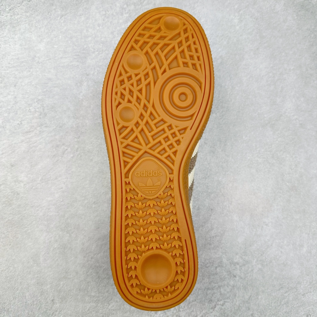 图片[9]-AD Originals Handball SPZL 手球运动员系列百搭休闲运动板鞋 IF6490 这款来自阿迪达斯的这款HANDBALL SPZL前身是一双手球运动鞋，这一次拿来复刻，所以鞋面的主要色彩选用了黑色， 鞋面外侧除了Spezial字母之外还有三叶草标志。Handball SPZL作为复古手球训练鞋与作为室内足球鞋的Samba有着异曲同工之处，但是质感更为出众的鞋身以及丰富的配色选择比起Samba来讲可以说是更胜一筹了！尺码：36 36⅔ 37⅓ 38 38⅔ 39⅓ 40 40⅔ 41⅓ 42 42⅔ 43⅓ 44 45-选品中心