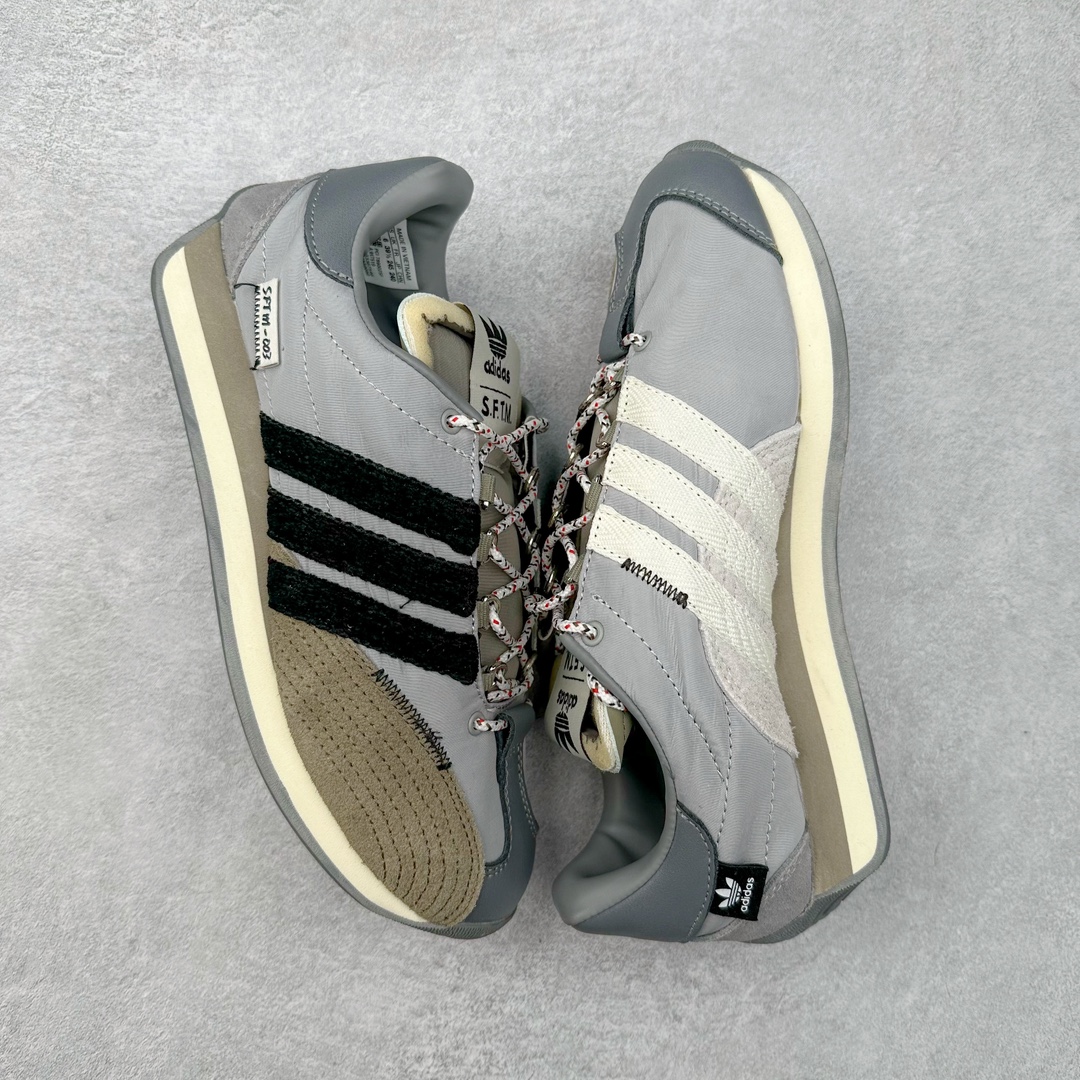 图片[3]-＃特价福利 Song for the Mute x AD Originals SFTM-003 联名款复古慢跑鞋 Originals与时装品牌Song for the Mute即将迎来第三个合作系列 这个系列主打的也是怀旧的氛围 采用了Country OG这个诞生于上世纪70年代的鞋款 尼龙和绒面革的梦幻拼接 低调而富有质感 呈现SFTM一贯的面料美学 三款不同风格的配色 亮点十足的斑点鞋带 体现怀旧主义和前卫设计无缝交织 鞋款采用了低帮的造型 方便日常穿着 同时对于外底做了处理 皮革材质和尼龙布材质的组合也更具是时代感 尺码：36 36.5 37 38 38.5 39 40 40.5 41 42 42.5 43 44 44.5 45-选品中心
