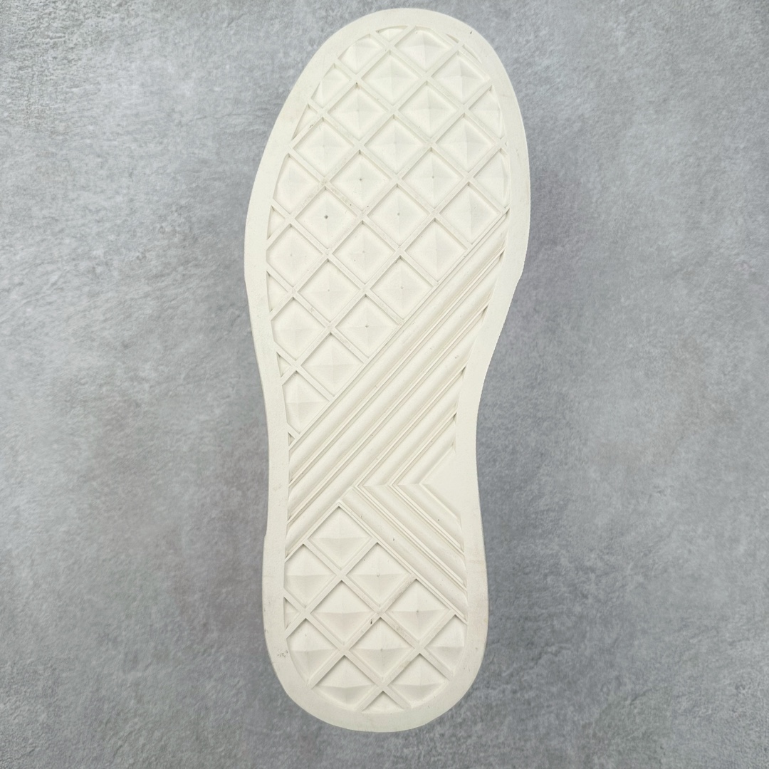 图片[9]-Ecco爱步潮流男鞋2024时尚街头 潮搭休闲鞋 男款百搭板鞋 街头系列 工艺牛皮鞋面 挺阔有型纹理清晰 柔韧耐穿 功能性鞋扣让系带更加贴合脚型 自由调节松紧，方便快捷 个性后鞋尾 凸显潮流新元素PU橡胶大底 柔韧耐穿防滑 助力日常舒适穿行 尺码：38 39 40 41 42 43 44 （皮鞋码）-选品中心