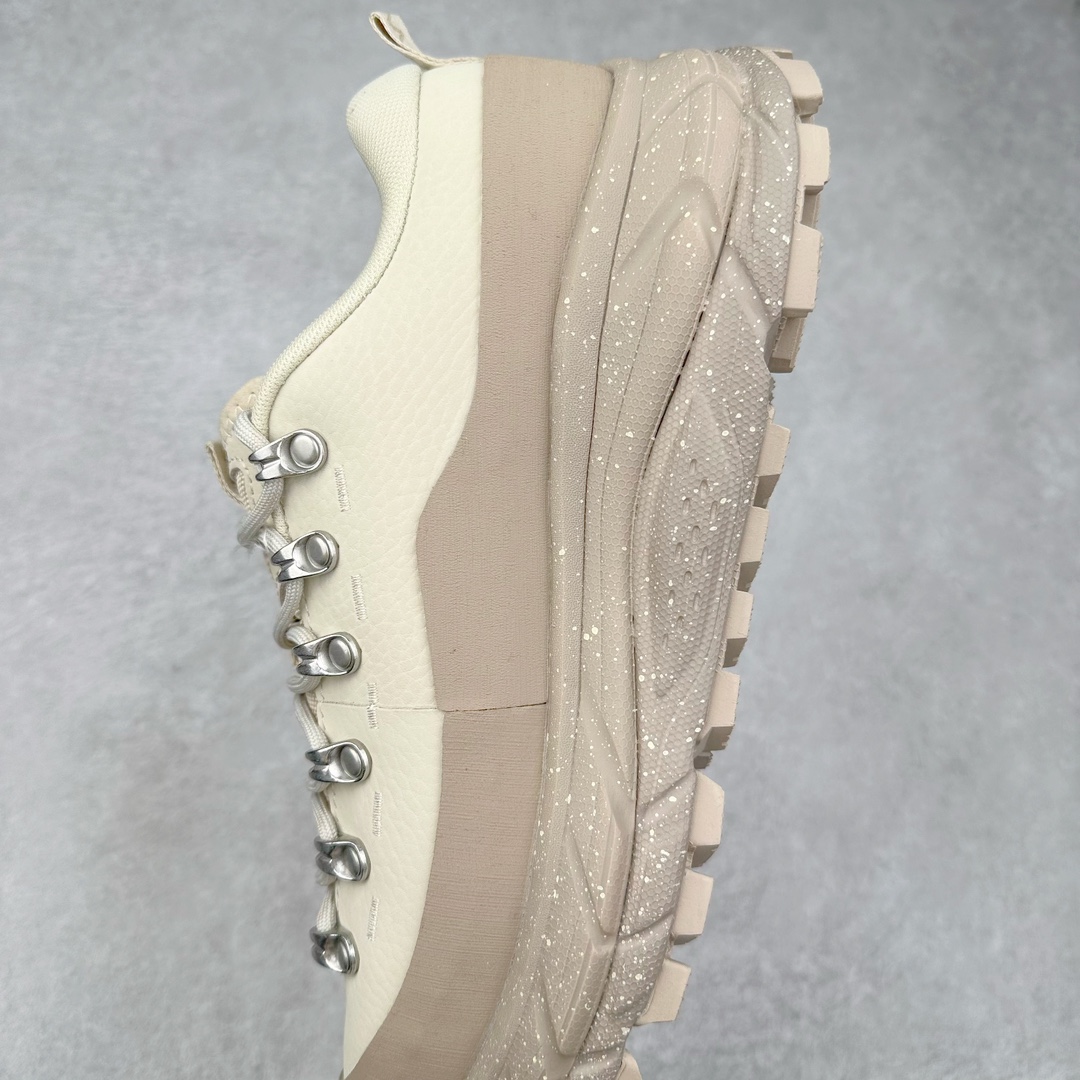 图片[7]-＃纯原 HOKA ONE ONE Tor Uitra Low 托亚潮流户外越野登山功能鞋 鞋款利用机能、户外、复古元素将都市型格与户外机能无缝结合 既能自由穿梭于城市的钢筋水泥之间 也能轻松演绎山系潮流搭配 全粒面皮革结合模压鞋口 提升持久耐穿度 直至鞋头的鞋带设计 舒适灵活的调节 搭配鞋头处HOKA ONE ONE飞翼纹饰 营造了个性十足的张扬气场 Tor Ultra 配备 Vibram® 鞋底与 EVA 和RMAT® 中底 给穿著者最佳的抓地力及舒适性 另外中底的金属摇杆可稳定脚部行程 当走过崎岖山路时依然让脚部得到平稳的感觉 而整对鞋以皮革和耐用尼龙布材打造 与坚固的鞋底相结合 可以牢固地支撑脚部和脚踝 另外外层搭载的Event技术 保持鞋履防水以及鞋内透气作用 尺码：36 36.5 37.5 38 38.5 39 40 40.5 41 42 42.5 43 44 44.5 45-选品中心