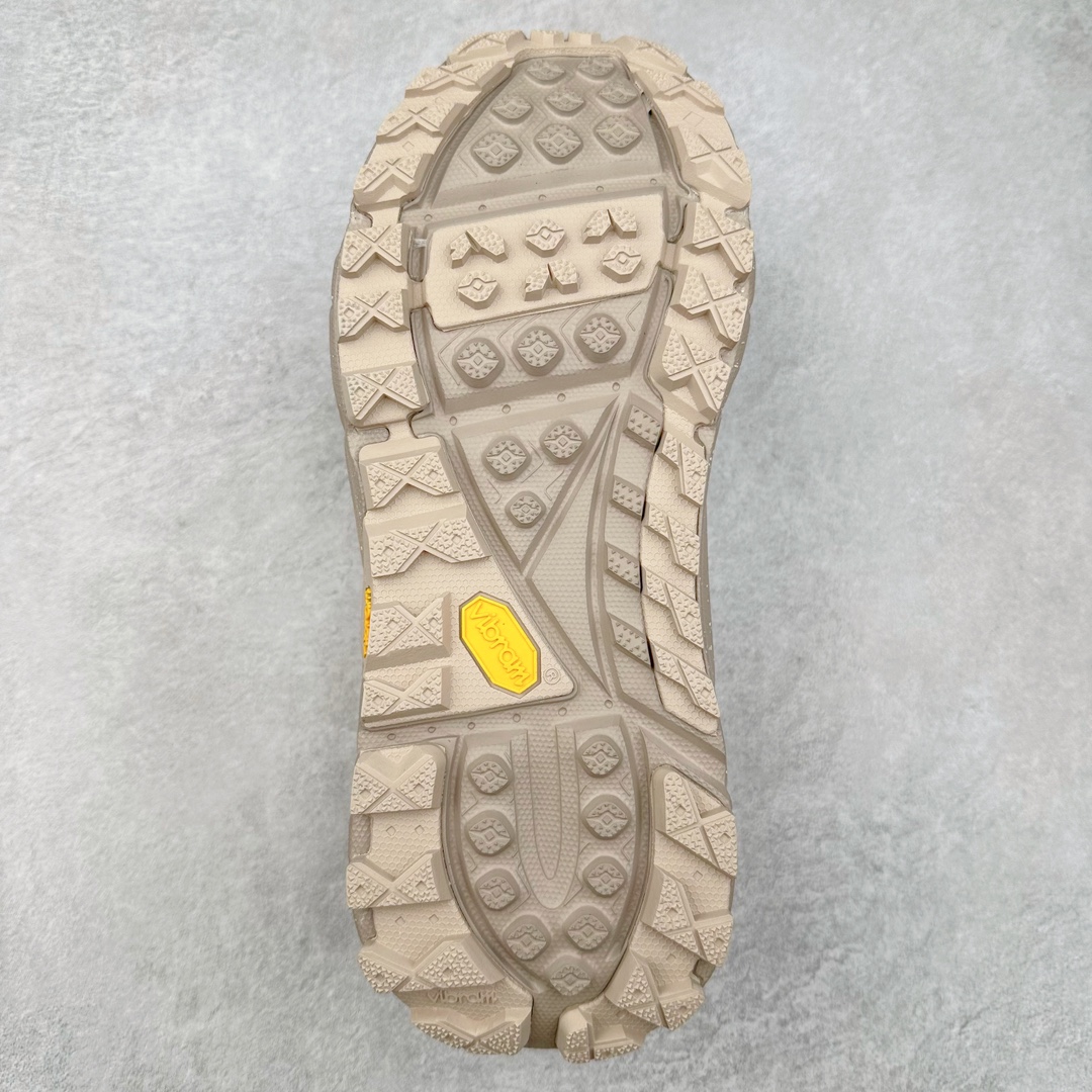 图片[9]-＃纯原 HOKA ONE ONE Tor Uitra Low 托亚潮流户外越野登山功能鞋 鞋款利用机能、户外、复古元素将都市型格与户外机能无缝结合 既能自由穿梭于城市的钢筋水泥之间 也能轻松演绎山系潮流搭配 全粒面皮革结合模压鞋口 提升持久耐穿度 直至鞋头的鞋带设计 舒适灵活的调节 搭配鞋头处HOKA ONE ONE飞翼纹饰 营造了个性十足的张扬气场 Tor Ultra 配备 Vibram® 鞋底与 EVA 和RMAT® 中底 给穿著者最佳的抓地力及舒适性 另外中底的金属摇杆可稳定脚部行程 当走过崎岖山路时依然让脚部得到平稳的感觉 而整对鞋以皮革和耐用尼龙布材打造 与坚固的鞋底相结合 可以牢固地支撑脚部和脚踝 另外外层搭载的Event技术 保持鞋履防水以及鞋内透气作用 尺码：36 36.5 37.5 38 38.5 39 40 40.5 41 42 42.5 43 44 44.5 45-选品中心