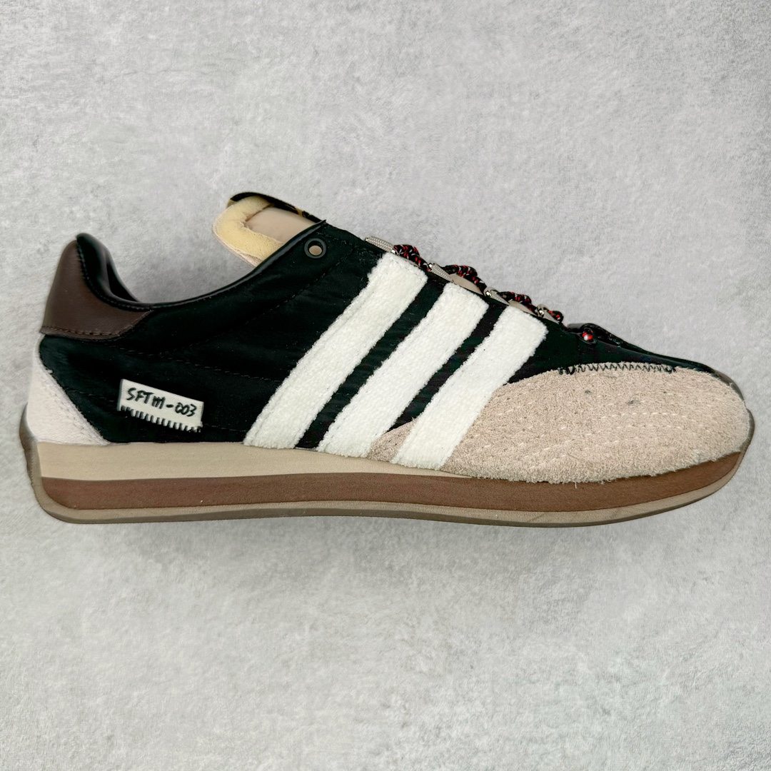 ＃特价福利 Song for the Mute x AD Originals SFTM-003 联名款复古慢跑鞋 Originals与时装品牌Song for the Mute即将迎来第三个合作系列 这个系列主打的也是怀旧的氛围 采用了Country OG这个诞生于上世纪70年代的鞋款 尼龙和绒面革的梦幻拼接 低调而富有质感 呈现SFTM一贯的面料美学 三款不同风格的配色 亮点十足的斑点鞋带 体现怀旧主义和前卫设计无缝交织 鞋款采用了低帮的造型 方便日常穿着 同时对于外底做了处理 皮革材质和尼龙布材质的组合也更具是时代感 尺码：36 36.5 37 38 38.5 39 40 40.5 41 42 42.5 43 44 44.5 45-选品中心