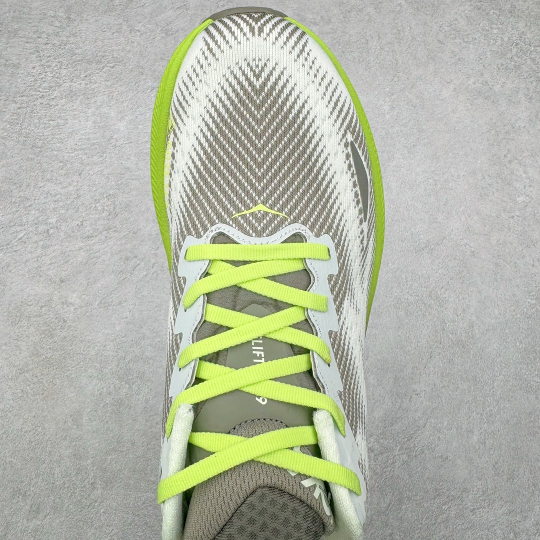 图片[4]-＃HK纯原 HOKA ONE ONE Clifton 克里夫顿9代专业性能减震公路跑步鞋 美国特供批次 轻盈透气的针织网面和纱线的使用让鞋面更挺拔 增强鞋面的强度和支撑性能 搭配柔软的鞋舌 让双脚在舒适包裹中跑的更加畅快 全新泡棉中底 柔软的同时增强回弹性能 为不同跑者提供更平稳流畅的脚感 带来全面的缓冲保护 根据人体工程学设计的延长拉襟 后跟处弹软的海绵填充舒适固定 避免掉跟和摩擦 相比上一代光滑的内衬 Clifton 9的内衬增强了摩擦力 避免双脚在鞋内滑动 尺码：36 36.5 37.5 38 38.5 39 40 40.5 41 42 42.5 43 44 44.5 45-选品中心