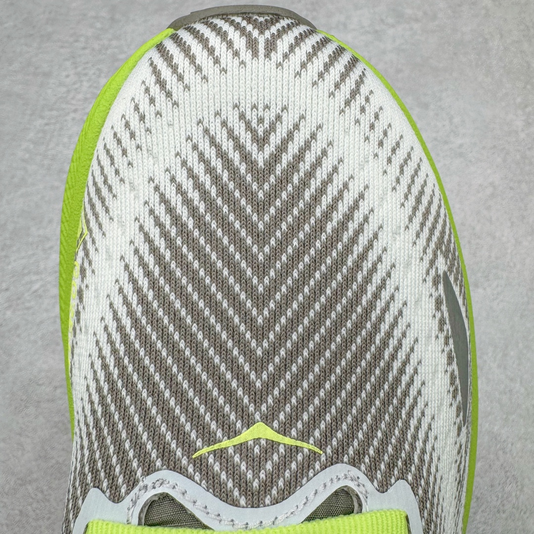 图片[13]-＃HK纯原 HOKA ONE ONE Clifton 克里夫顿9代专业性能减震公路跑步鞋 美国特供批次 轻盈透气的针织网面和纱线的使用让鞋面更挺拔 增强鞋面的强度和支撑性能 搭配柔软的鞋舌 让双脚在舒适包裹中跑的更加畅快 全新泡棉中底 柔软的同时增强回弹性能 为不同跑者提供更平稳流畅的脚感 带来全面的缓冲保护 根据人体工程学设计的延长拉襟 后跟处弹软的海绵填充舒适固定 避免掉跟和摩擦 相比上一代光滑的内衬 Clifton 9的内衬增强了摩擦力 避免双脚在鞋内滑动 尺码：36 36.5 37.5 38 38.5 39 40 40.5 41 42 42.5 43 44 44.5 45-选品中心