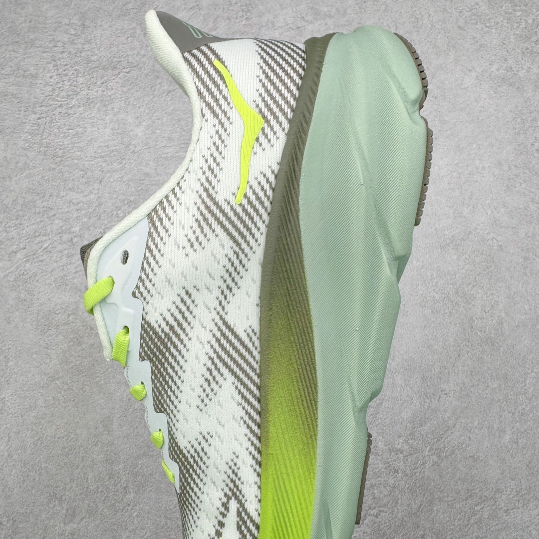 图片[7]-＃HK纯原 HOKA ONE ONE Clifton 克里夫顿9代专业性能减震公路跑步鞋 美国特供批次 轻盈透气的针织网面和纱线的使用让鞋面更挺拔 增强鞋面的强度和支撑性能 搭配柔软的鞋舌 让双脚在舒适包裹中跑的更加畅快 全新泡棉中底 柔软的同时增强回弹性能 为不同跑者提供更平稳流畅的脚感 带来全面的缓冲保护 根据人体工程学设计的延长拉襟 后跟处弹软的海绵填充舒适固定 避免掉跟和摩擦 相比上一代光滑的内衬 Clifton 9的内衬增强了摩擦力 避免双脚在鞋内滑动 尺码：36 36.5 37.5 38 38.5 39 40 40.5 41 42 42.5 43 44 44.5 45-选品中心