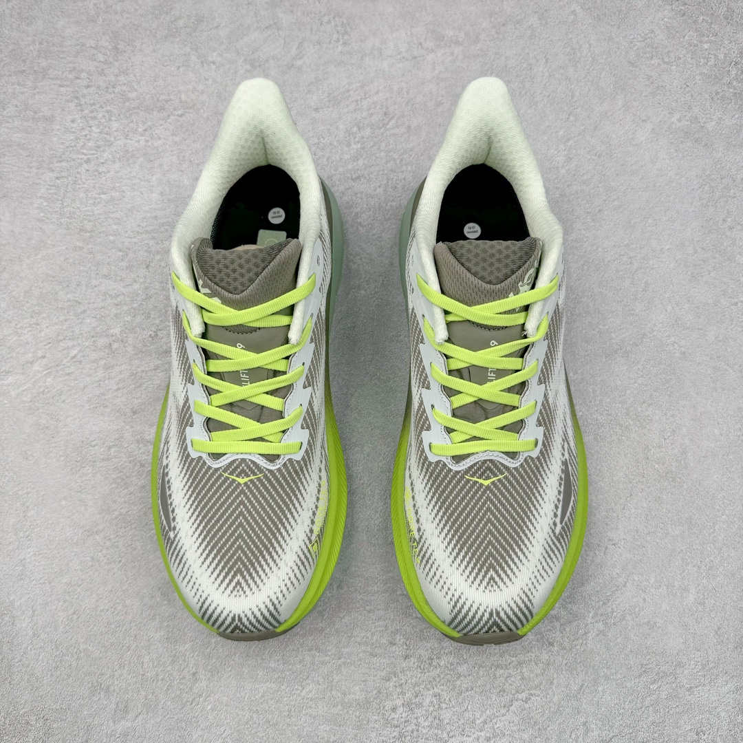 图片[2]-＃HK纯原 HOKA ONE ONE Clifton 克里夫顿9代专业性能减震公路跑步鞋 美国特供批次 轻盈透气的针织网面和纱线的使用让鞋面更挺拔 增强鞋面的强度和支撑性能 搭配柔软的鞋舌 让双脚在舒适包裹中跑的更加畅快 全新泡棉中底 柔软的同时增强回弹性能 为不同跑者提供更平稳流畅的脚感 带来全面的缓冲保护 根据人体工程学设计的延长拉襟 后跟处弹软的海绵填充舒适固定 避免掉跟和摩擦 相比上一代光滑的内衬 Clifton 9的内衬增强了摩擦力 避免双脚在鞋内滑动 尺码：36 36.5 37.5 38 38.5 39 40 40.5 41 42 42.5 43 44 44.5 45-选品中心