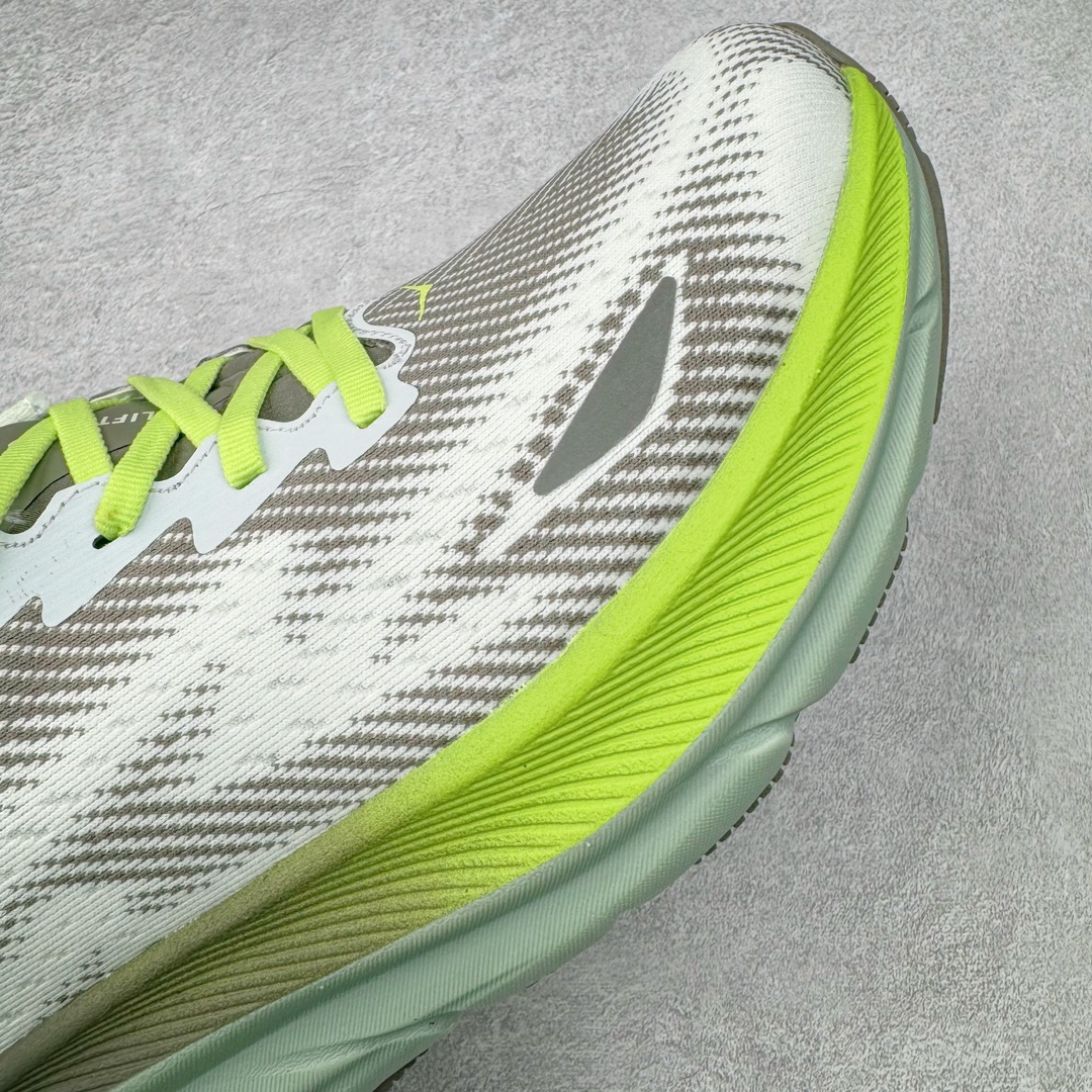 图片[17]-＃HK纯原 HOKA ONE ONE Clifton 克里夫顿9代专业性能减震公路跑步鞋 美国特供批次 轻盈透气的针织网面和纱线的使用让鞋面更挺拔 增强鞋面的强度和支撑性能 搭配柔软的鞋舌 让双脚在舒适包裹中跑的更加畅快 全新泡棉中底 柔软的同时增强回弹性能 为不同跑者提供更平稳流畅的脚感 带来全面的缓冲保护 根据人体工程学设计的延长拉襟 后跟处弹软的海绵填充舒适固定 避免掉跟和摩擦 相比上一代光滑的内衬 Clifton 9的内衬增强了摩擦力 避免双脚在鞋内滑动 尺码：36 36.5 37.5 38 38.5 39 40 40.5 41 42 42.5 43 44 44.5 45-选品中心