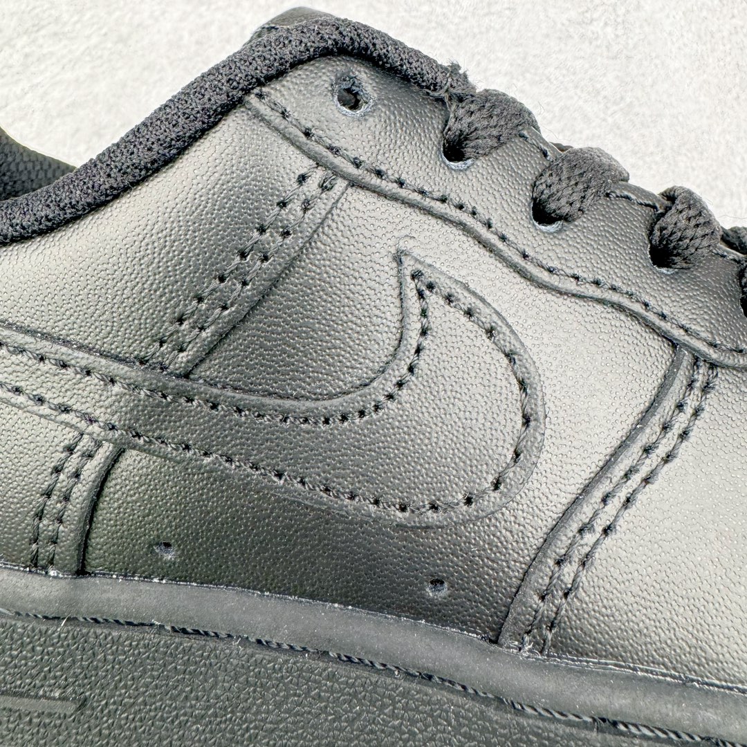 图片[20]-＃G版纯原 NK Air Force 1 Low \’07 空军一号低帮经典板鞋童鞋 中小童 纯黑 DH2925-001 同步官方2022全新版本 不规则波浪大底咬花 全鞋电脑针车 工整有序 视觉效果满分 原厂拉帮手法 标准四线 密度针距针孔大小控制到位 原装反口里网布海绵 正确卡色网眼大小 新版鞋撑改用纸团代替 原厂港宝加持完美还原灵魂版型 原盒原配从里到外百分百还原 原厂全头层原厂皮料 原标原盒 内置Sole气垫 中底白色背胶 中底划线 已经无限的接近公司 原厂楦头 原厂刺绣 后跟弧度修正 尺码同步官方：25 26 27.5 28 28.5 29.5 30 31 31.5 32 33 33.5 34 35-选品中心