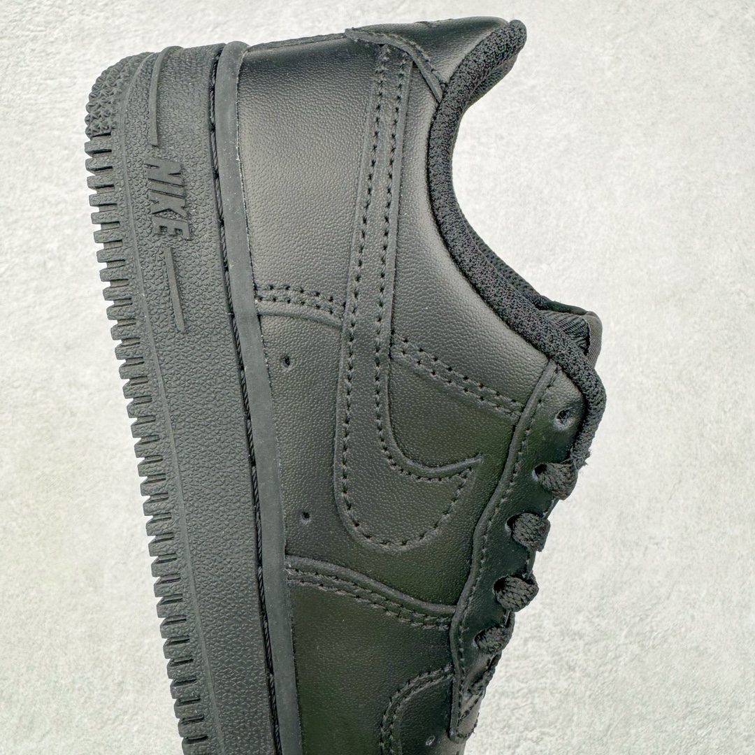 图片[6]-＃G版纯原 NK Air Force 1 Low \’07 空军一号低帮经典板鞋童鞋 中小童 纯黑 DH2925-001 同步官方2022全新版本 不规则波浪大底咬花 全鞋电脑针车 工整有序 视觉效果满分 原厂拉帮手法 标准四线 密度针距针孔大小控制到位 原装反口里网布海绵 正确卡色网眼大小 新版鞋撑改用纸团代替 原厂港宝加持完美还原灵魂版型 原盒原配从里到外百分百还原 原厂全头层原厂皮料 原标原盒 内置Sole气垫 中底白色背胶 中底划线 已经无限的接近公司 原厂楦头 原厂刺绣 后跟弧度修正 尺码同步官方：25 26 27.5 28 28.5 29.5 30 31 31.5 32 33 33.5 34 35-选品中心