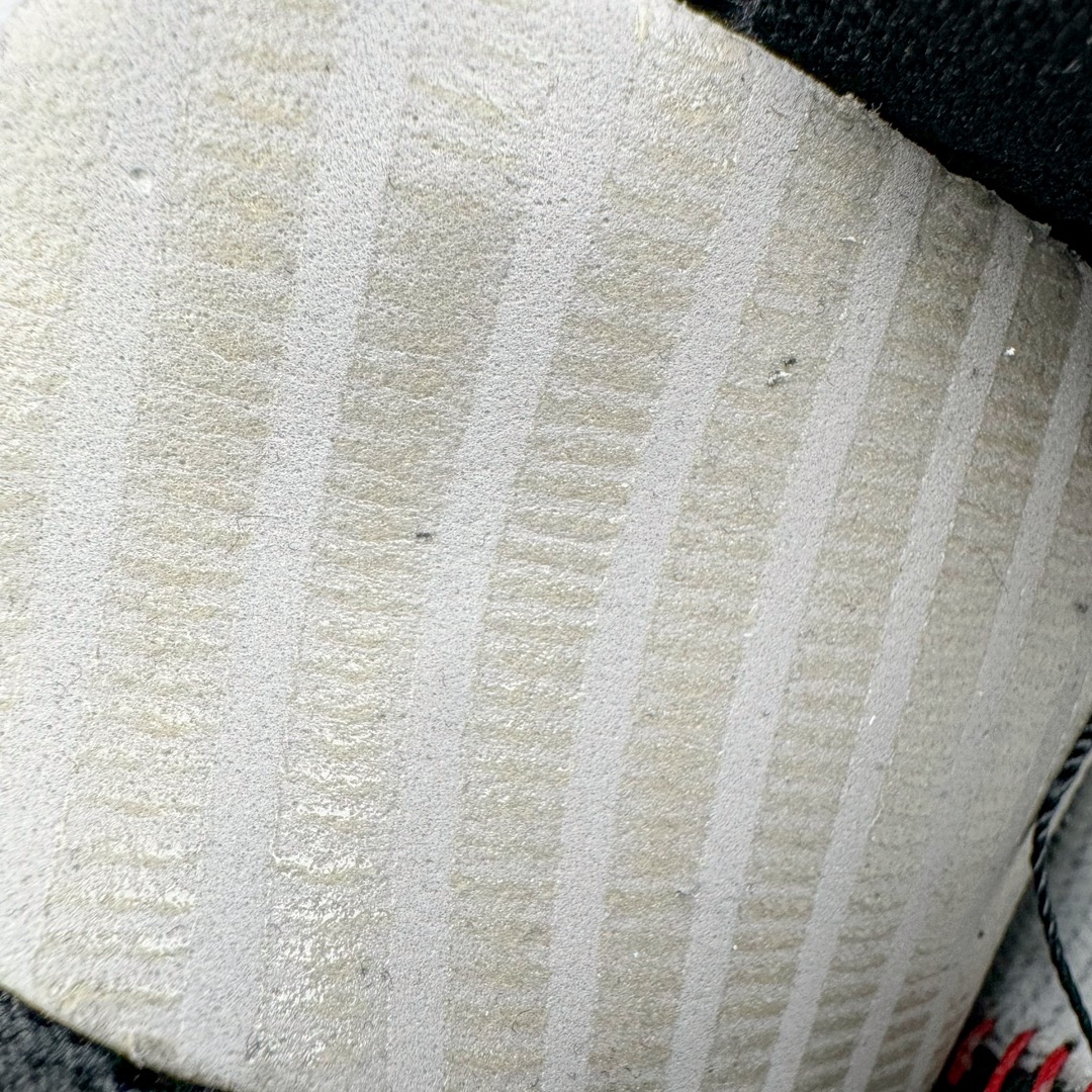 图片[11]-＃G版纯原 NK Air Force 1 Low \’07 空军一号低帮经典板鞋童鞋 中小童 纯黑 DH2925-001 同步官方2022全新版本 不规则波浪大底咬花 全鞋电脑针车 工整有序 视觉效果满分 原厂拉帮手法 标准四线 密度针距针孔大小控制到位 原装反口里网布海绵 正确卡色网眼大小 新版鞋撑改用纸团代替 原厂港宝加持完美还原灵魂版型 原盒原配从里到外百分百还原 原厂全头层原厂皮料 原标原盒 内置Sole气垫 中底白色背胶 中底划线 已经无限的接近公司 原厂楦头 原厂刺绣 后跟弧度修正 尺码同步官方：25 26 27.5 28 28.5 29.5 30 31 31.5 32 33 33.5 34 35-选品中心