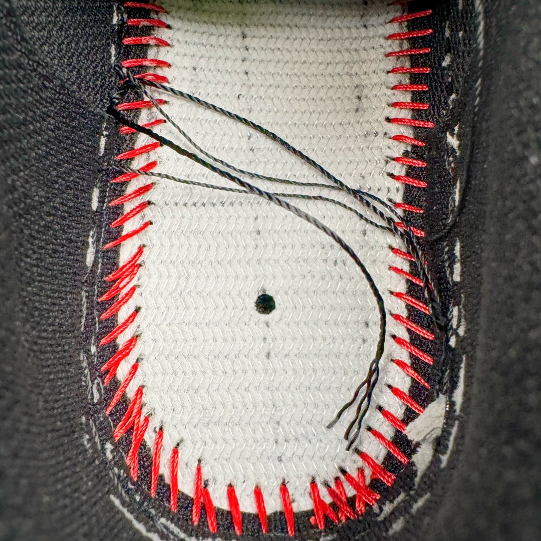 图片[10]-＃G版纯原 NK Air Force 1 Low \’07 空军一号低帮经典板鞋童鞋 中小童 纯黑 DH2925-001 同步官方2022全新版本 不规则波浪大底咬花 全鞋电脑针车 工整有序 视觉效果满分 原厂拉帮手法 标准四线 密度针距针孔大小控制到位 原装反口里网布海绵 正确卡色网眼大小 新版鞋撑改用纸团代替 原厂港宝加持完美还原灵魂版型 原盒原配从里到外百分百还原 原厂全头层原厂皮料 原标原盒 内置Sole气垫 中底白色背胶 中底划线 已经无限的接近公司 原厂楦头 原厂刺绣 后跟弧度修正 尺码同步官方：25 26 27.5 28 28.5 29.5 30 31 31.5 32 33 33.5 34 35-选品中心