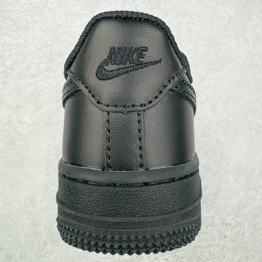 图片[8]-＃G版纯原 NK Air Force 1 Low \’07 空军一号低帮经典板鞋童鞋 中小童 纯黑 DH2925-001 同步官方2022全新版本 不规则波浪大底咬花 全鞋电脑针车 工整有序 视觉效果满分 原厂拉帮手法 标准四线 密度针距针孔大小控制到位 原装反口里网布海绵 正确卡色网眼大小 新版鞋撑改用纸团代替 原厂港宝加持完美还原灵魂版型 原盒原配从里到外百分百还原 原厂全头层原厂皮料 原标原盒 内置Sole气垫 中底白色背胶 中底划线 已经无限的接近公司 原厂楦头 原厂刺绣 后跟弧度修正 尺码同步官方：25 26 27.5 28 28.5 29.5 30 31 31.5 32 33 33.5 34 35-选品中心