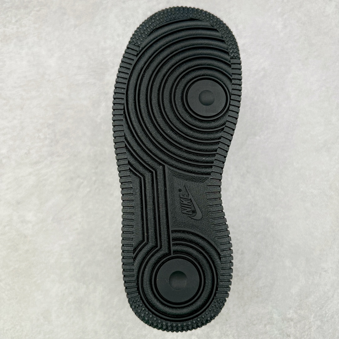 图片[9]-＃G版纯原 NK Air Force 1 Low \’07 空军一号低帮经典板鞋童鞋 中小童 纯黑 DH2925-001 同步官方2022全新版本 不规则波浪大底咬花 全鞋电脑针车 工整有序 视觉效果满分 原厂拉帮手法 标准四线 密度针距针孔大小控制到位 原装反口里网布海绵 正确卡色网眼大小 新版鞋撑改用纸团代替 原厂港宝加持完美还原灵魂版型 原盒原配从里到外百分百还原 原厂全头层原厂皮料 原标原盒 内置Sole气垫 中底白色背胶 中底划线 已经无限的接近公司 原厂楦头 原厂刺绣 后跟弧度修正 尺码同步官方：25 26 27.5 28 28.5 29.5 30 31 31.5 32 33 33.5 34 35-选品中心