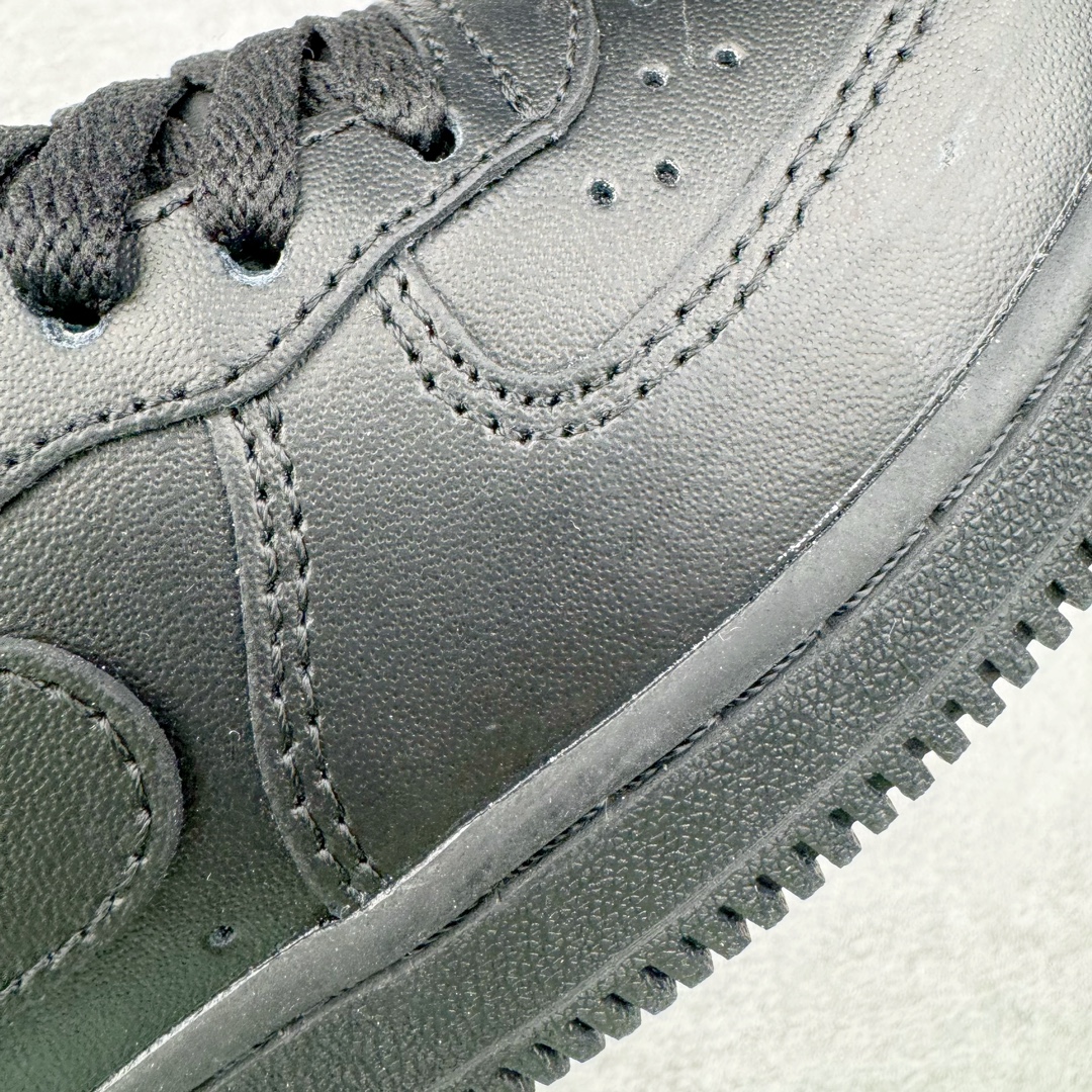 图片[19]-＃G版纯原 NK Air Force 1 Low \’07 空军一号低帮经典板鞋童鞋 中小童 纯黑 DH2925-001 同步官方2022全新版本 不规则波浪大底咬花 全鞋电脑针车 工整有序 视觉效果满分 原厂拉帮手法 标准四线 密度针距针孔大小控制到位 原装反口里网布海绵 正确卡色网眼大小 新版鞋撑改用纸团代替 原厂港宝加持完美还原灵魂版型 原盒原配从里到外百分百还原 原厂全头层原厂皮料 原标原盒 内置Sole气垫 中底白色背胶 中底划线 已经无限的接近公司 原厂楦头 原厂刺绣 后跟弧度修正 尺码同步官方：25 26 27.5 28 28.5 29.5 30 31 31.5 32 33 33.5 34 35-选品中心