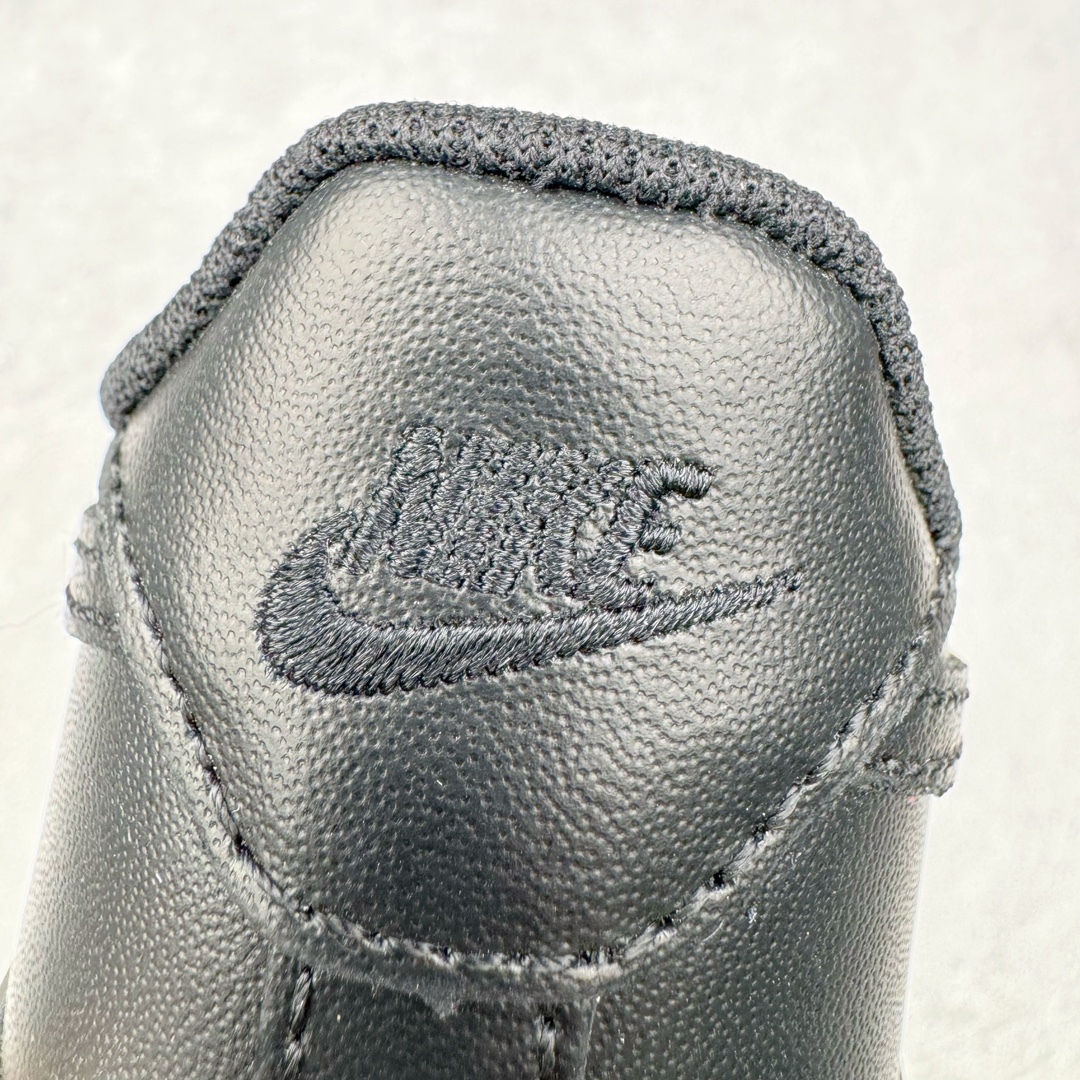 图片[14]-＃G版纯原 NK Air Force 1 Low \’07 空军一号低帮经典板鞋童鞋 中小童 纯黑 DH2925-001 同步官方2022全新版本 不规则波浪大底咬花 全鞋电脑针车 工整有序 视觉效果满分 原厂拉帮手法 标准四线 密度针距针孔大小控制到位 原装反口里网布海绵 正确卡色网眼大小 新版鞋撑改用纸团代替 原厂港宝加持完美还原灵魂版型 原盒原配从里到外百分百还原 原厂全头层原厂皮料 原标原盒 内置Sole气垫 中底白色背胶 中底划线 已经无限的接近公司 原厂楦头 原厂刺绣 后跟弧度修正 尺码同步官方：25 26 27.5 28 28.5 29.5 30 31 31.5 32 33 33.5 34 35-选品中心