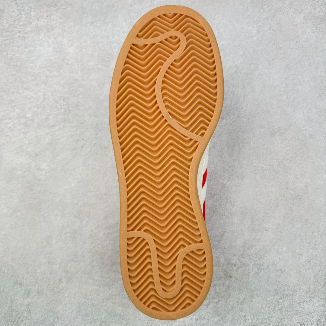 图片[9]-＃福利特价 AD Originals Campus 00s 学院系列面包风经典复古低帮百搭休闲运动板鞋 HO3474 这次 Originals 选择了以经典复古鞋型 Campus 为蓝本打造全新面包鞋 这款鞋型联名不断 冠希当年对它更是钟爱有加 论牌面丝毫不输贝壳头、Forum 等大热鞋型 这次 Campus 一改 80 年代的瘦长造型 鞋舌、鞋身、鞋底甚至细节都变大了 营造出千禧年前后流行的面包鞋宽大廓形 因此鞋名改为 Campus 00s 鞋身采用绒面皮料搭配白色常规皮革 质感上还是延续了经典 Campus 的设计 鞋舌填充更加饱满 让鞋款整体看起来更加圆润 搭配上这款浅蓝配色 「蓝胖子」造型真的很可爱 鞋舌还加入了与以往 Campus 不同的全新三叶草 Logo 令造型更具千禧气息 鞋带也采用了加宽的设计 如果你不喜欢 这次还附送了传统鞋带可以替换 鞋底采用了米黄做旧设计 凸显鞋款的复古年代感 除了清新可人的浅蓝配色 还有一款酷灰配色 造型更加硬朗复古 而且相比浅蓝配色更加耐脏 尺码：36 36⅔ 37⅓ 38 38⅔ 39⅓ 40 40⅔ 41⅓ 42 42⅔ 43⅓ 44 45-选品中心