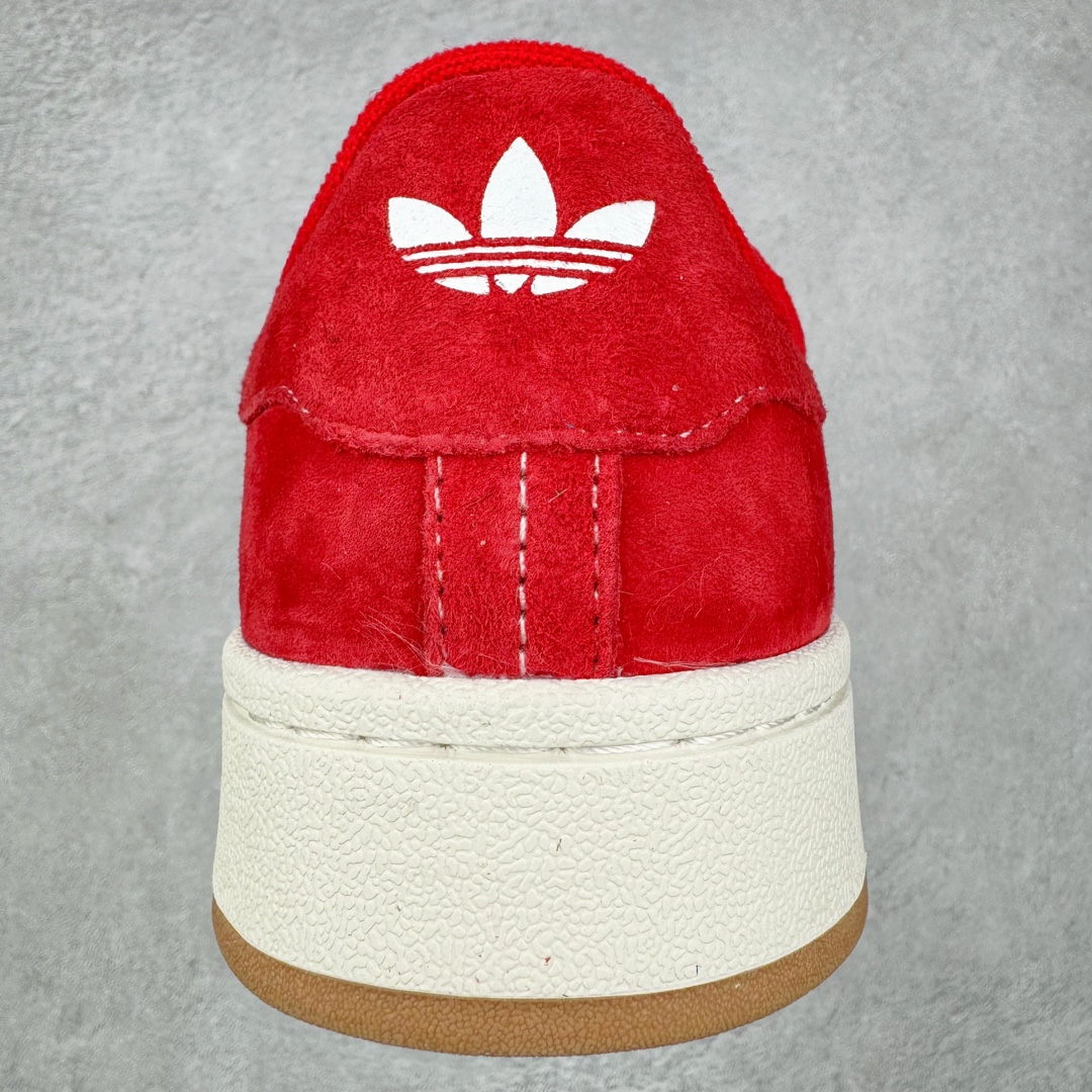 图片[8]-＃福利特价 AD Originals Campus 00s 学院系列面包风经典复古低帮百搭休闲运动板鞋 HO3474 这次 Originals 选择了以经典复古鞋型 Campus 为蓝本打造全新面包鞋 这款鞋型联名不断 冠希当年对它更是钟爱有加 论牌面丝毫不输贝壳头、Forum 等大热鞋型 这次 Campus 一改 80 年代的瘦长造型 鞋舌、鞋身、鞋底甚至细节都变大了 营造出千禧年前后流行的面包鞋宽大廓形 因此鞋名改为 Campus 00s 鞋身采用绒面皮料搭配白色常规皮革 质感上还是延续了经典 Campus 的设计 鞋舌填充更加饱满 让鞋款整体看起来更加圆润 搭配上这款浅蓝配色 「蓝胖子」造型真的很可爱 鞋舌还加入了与以往 Campus 不同的全新三叶草 Logo 令造型更具千禧气息 鞋带也采用了加宽的设计 如果你不喜欢 这次还附送了传统鞋带可以替换 鞋底采用了米黄做旧设计 凸显鞋款的复古年代感 除了清新可人的浅蓝配色 还有一款酷灰配色 造型更加硬朗复古 而且相比浅蓝配色更加耐脏 尺码：36 36⅔ 37⅓ 38 38⅔ 39⅓ 40 40⅔ 41⅓ 42 42⅔ 43⅓ 44 45-选品中心