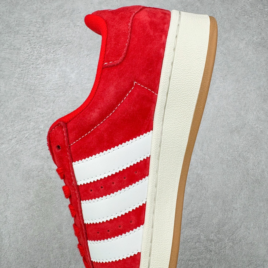 图片[7]-＃福利特价 AD Originals Campus 00s 学院系列面包风经典复古低帮百搭休闲运动板鞋 HO3474 这次 Originals 选择了以经典复古鞋型 Campus 为蓝本打造全新面包鞋 这款鞋型联名不断 冠希当年对它更是钟爱有加 论牌面丝毫不输贝壳头、Forum 等大热鞋型 这次 Campus 一改 80 年代的瘦长造型 鞋舌、鞋身、鞋底甚至细节都变大了 营造出千禧年前后流行的面包鞋宽大廓形 因此鞋名改为 Campus 00s 鞋身采用绒面皮料搭配白色常规皮革 质感上还是延续了经典 Campus 的设计 鞋舌填充更加饱满 让鞋款整体看起来更加圆润 搭配上这款浅蓝配色 「蓝胖子」造型真的很可爱 鞋舌还加入了与以往 Campus 不同的全新三叶草 Logo 令造型更具千禧气息 鞋带也采用了加宽的设计 如果你不喜欢 这次还附送了传统鞋带可以替换 鞋底采用了米黄做旧设计 凸显鞋款的复古年代感 除了清新可人的浅蓝配色 还有一款酷灰配色 造型更加硬朗复古 而且相比浅蓝配色更加耐脏 尺码：36 36⅔ 37⅓ 38 38⅔ 39⅓ 40 40⅔ 41⅓ 42 42⅔ 43⅓ 44 45-选品中心