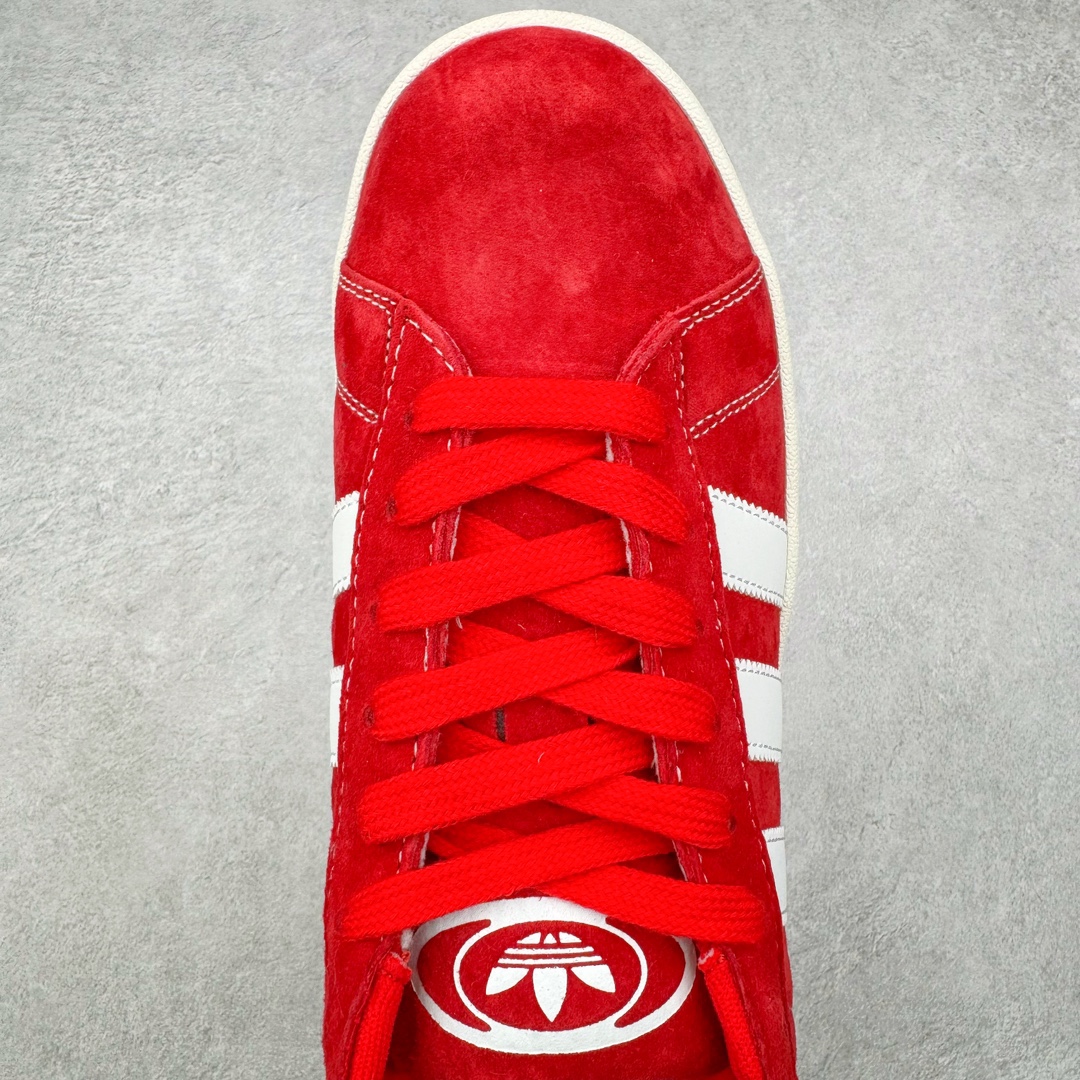 图片[4]-＃福利特价 AD Originals Campus 00s 学院系列面包风经典复古低帮百搭休闲运动板鞋 HO3474 这次 Originals 选择了以经典复古鞋型 Campus 为蓝本打造全新面包鞋 这款鞋型联名不断 冠希当年对它更是钟爱有加 论牌面丝毫不输贝壳头、Forum 等大热鞋型 这次 Campus 一改 80 年代的瘦长造型 鞋舌、鞋身、鞋底甚至细节都变大了 营造出千禧年前后流行的面包鞋宽大廓形 因此鞋名改为 Campus 00s 鞋身采用绒面皮料搭配白色常规皮革 质感上还是延续了经典 Campus 的设计 鞋舌填充更加饱满 让鞋款整体看起来更加圆润 搭配上这款浅蓝配色 「蓝胖子」造型真的很可爱 鞋舌还加入了与以往 Campus 不同的全新三叶草 Logo 令造型更具千禧气息 鞋带也采用了加宽的设计 如果你不喜欢 这次还附送了传统鞋带可以替换 鞋底采用了米黄做旧设计 凸显鞋款的复古年代感 除了清新可人的浅蓝配色 还有一款酷灰配色 造型更加硬朗复古 而且相比浅蓝配色更加耐脏 尺码：36 36⅔ 37⅓ 38 38⅔ 39⅓ 40 40⅔ 41⅓ 42 42⅔ 43⅓ 44 45-选品中心