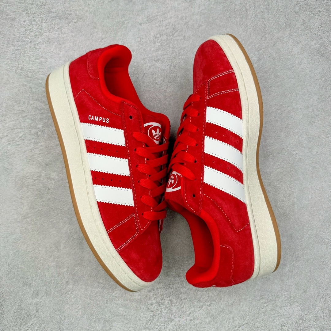 图片[3]-＃福利特价 AD Originals Campus 00s 学院系列面包风经典复古低帮百搭休闲运动板鞋 HO3474 这次 Originals 选择了以经典复古鞋型 Campus 为蓝本打造全新面包鞋 这款鞋型联名不断 冠希当年对它更是钟爱有加 论牌面丝毫不输贝壳头、Forum 等大热鞋型 这次 Campus 一改 80 年代的瘦长造型 鞋舌、鞋身、鞋底甚至细节都变大了 营造出千禧年前后流行的面包鞋宽大廓形 因此鞋名改为 Campus 00s 鞋身采用绒面皮料搭配白色常规皮革 质感上还是延续了经典 Campus 的设计 鞋舌填充更加饱满 让鞋款整体看起来更加圆润 搭配上这款浅蓝配色 「蓝胖子」造型真的很可爱 鞋舌还加入了与以往 Campus 不同的全新三叶草 Logo 令造型更具千禧气息 鞋带也采用了加宽的设计 如果你不喜欢 这次还附送了传统鞋带可以替换 鞋底采用了米黄做旧设计 凸显鞋款的复古年代感 除了清新可人的浅蓝配色 还有一款酷灰配色 造型更加硬朗复古 而且相比浅蓝配色更加耐脏 尺码：36 36⅔ 37⅓ 38 38⅔ 39⅓ 40 40⅔ 41⅓ 42 42⅔ 43⅓ 44 45-选品中心