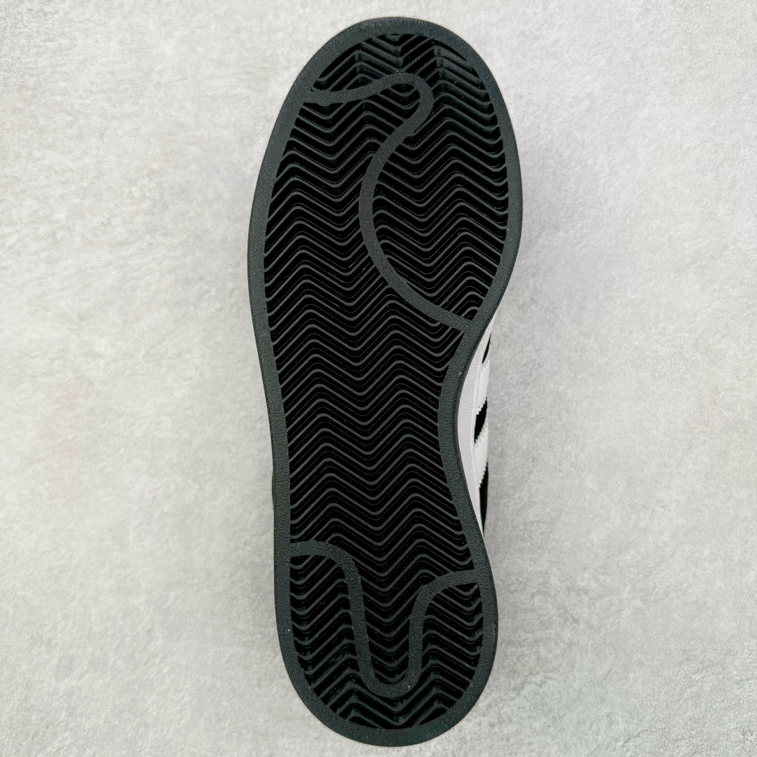 图片[9]-＃福利特价 AD Originals Campus 00s 学院系列面包风经典复古低帮百搭休闲运动板鞋 GY9475 这次 Originals 选择了以经典复古鞋型 Campus 为蓝本打造全新面包鞋 这款鞋型联名不断 冠希当年对它更是钟爱有加 论牌面丝毫不输贝壳头、Forum 等大热鞋型 这次 Campus 一改 80 年代的瘦长造型 鞋舌、鞋身、鞋底甚至细节都变大了 营造出千禧年前后流行的面包鞋宽大廓形 因此鞋名改为 Campus 00s 鞋身采用绒面皮料搭配白色常规皮革 质感上还是延续了经典 Campus 的设计 鞋舌填充更加饱满 让鞋款整体看起来更加圆润 搭配上这款浅蓝配色 「蓝胖子」造型真的很可爱 鞋舌还加入了与以往 Campus 不同的全新三叶草 Logo 令造型更具千禧气息 鞋带也采用了加宽的设计 如果你不喜欢 这次还附送了传统鞋带可以替换 鞋底采用了米黄做旧设计 凸显鞋款的复古年代感 除了清新可人的浅蓝配色 还有一款酷灰配色 造型更加硬朗复古 而且相比浅蓝配色更加耐脏 尺码：36 36⅔ 37⅓ 38 38⅔ 39⅓ 40 40⅔ 41⅓ 42 42⅔ 43⅓ 44 45-选品中心